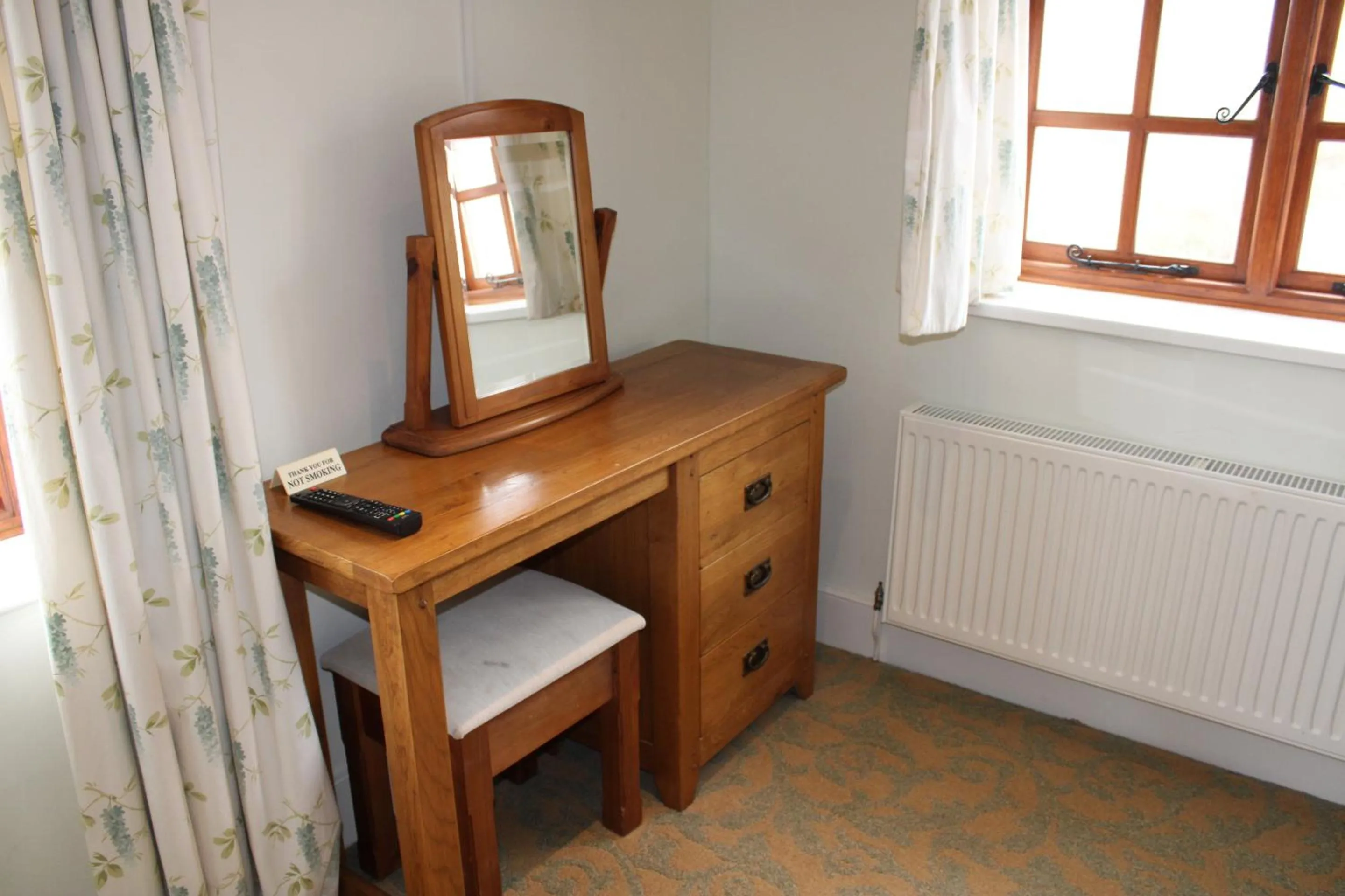 Bedroom in The Chequers Inn