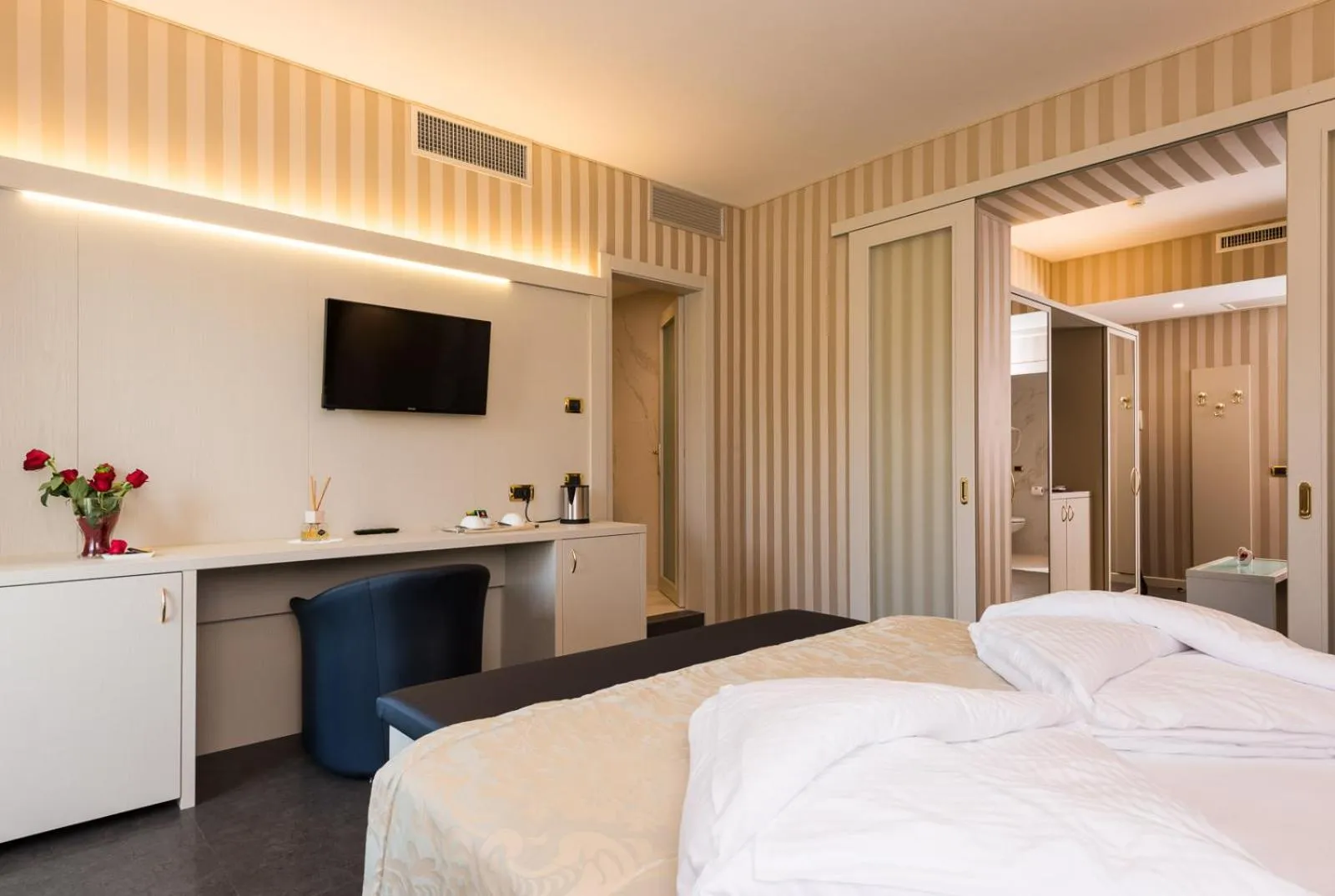 Bedroom, Bed in Villa Nicolli Romantic Spa Resort - Adults Only