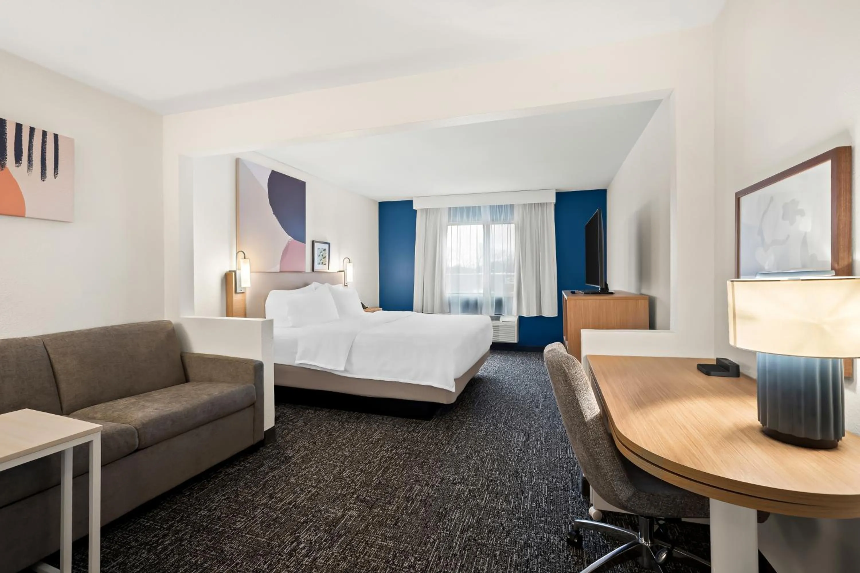 Photo of the whole room, Bed in Spark By Hilton Moline Quad Cities
