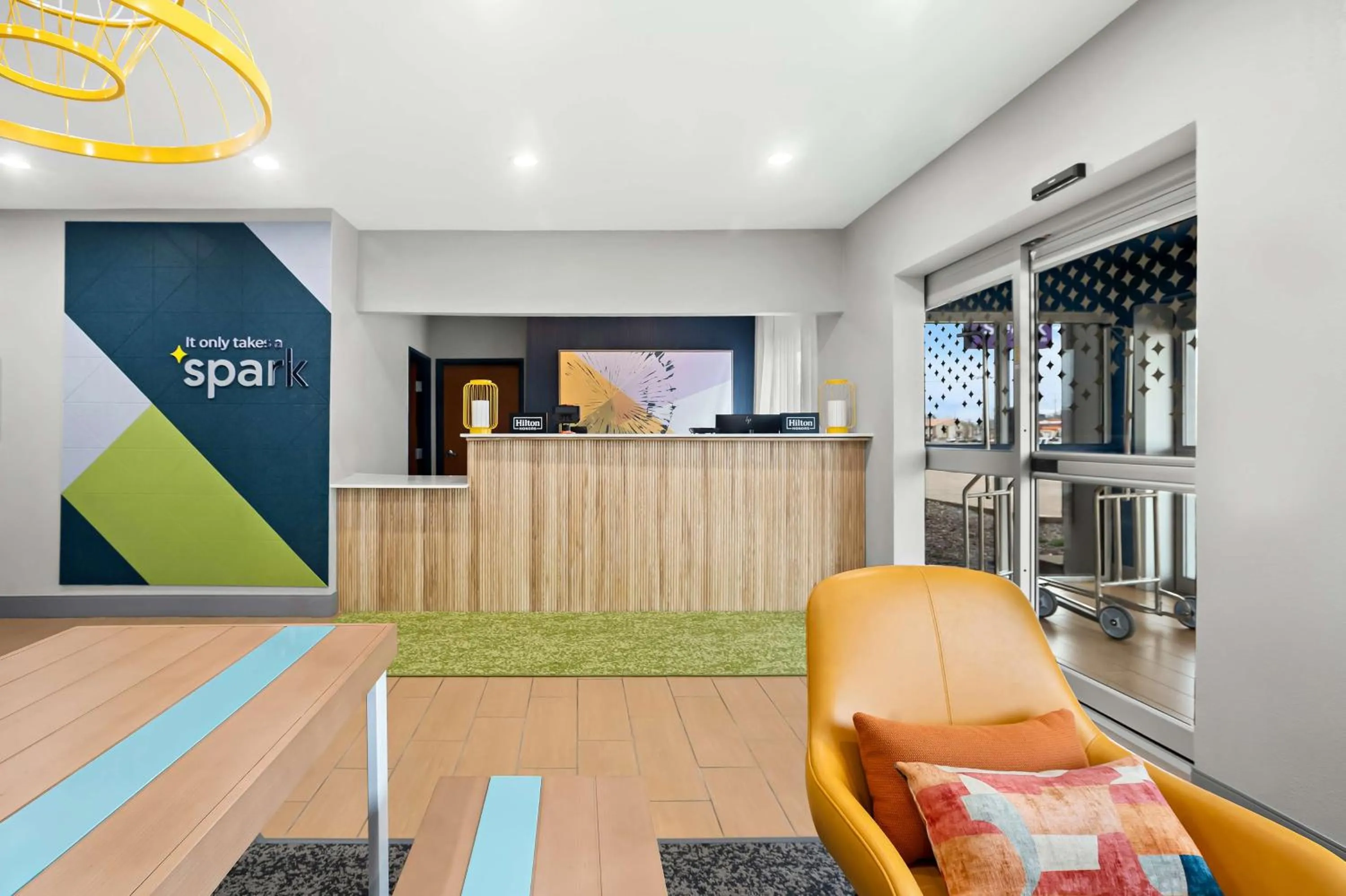 Lobby or reception in Spark By Hilton Moline Quad Cities
