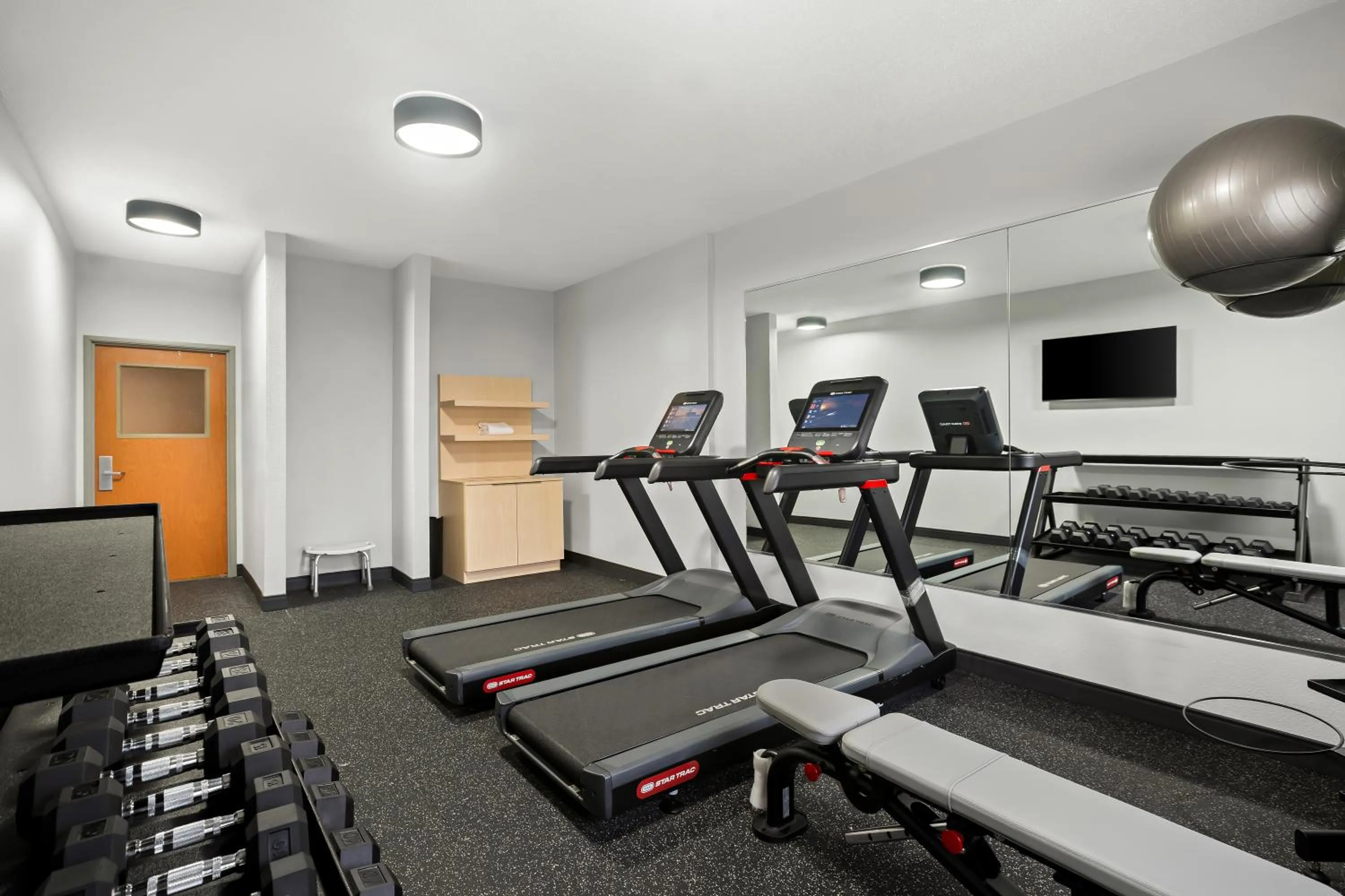 Fitness centre/facilities in Spark By Hilton Moline Quad Cities