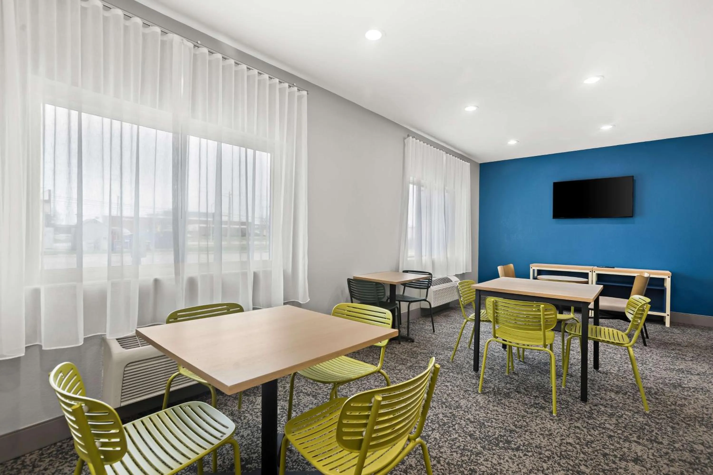 Breakfast in Spark By Hilton Moline Quad Cities