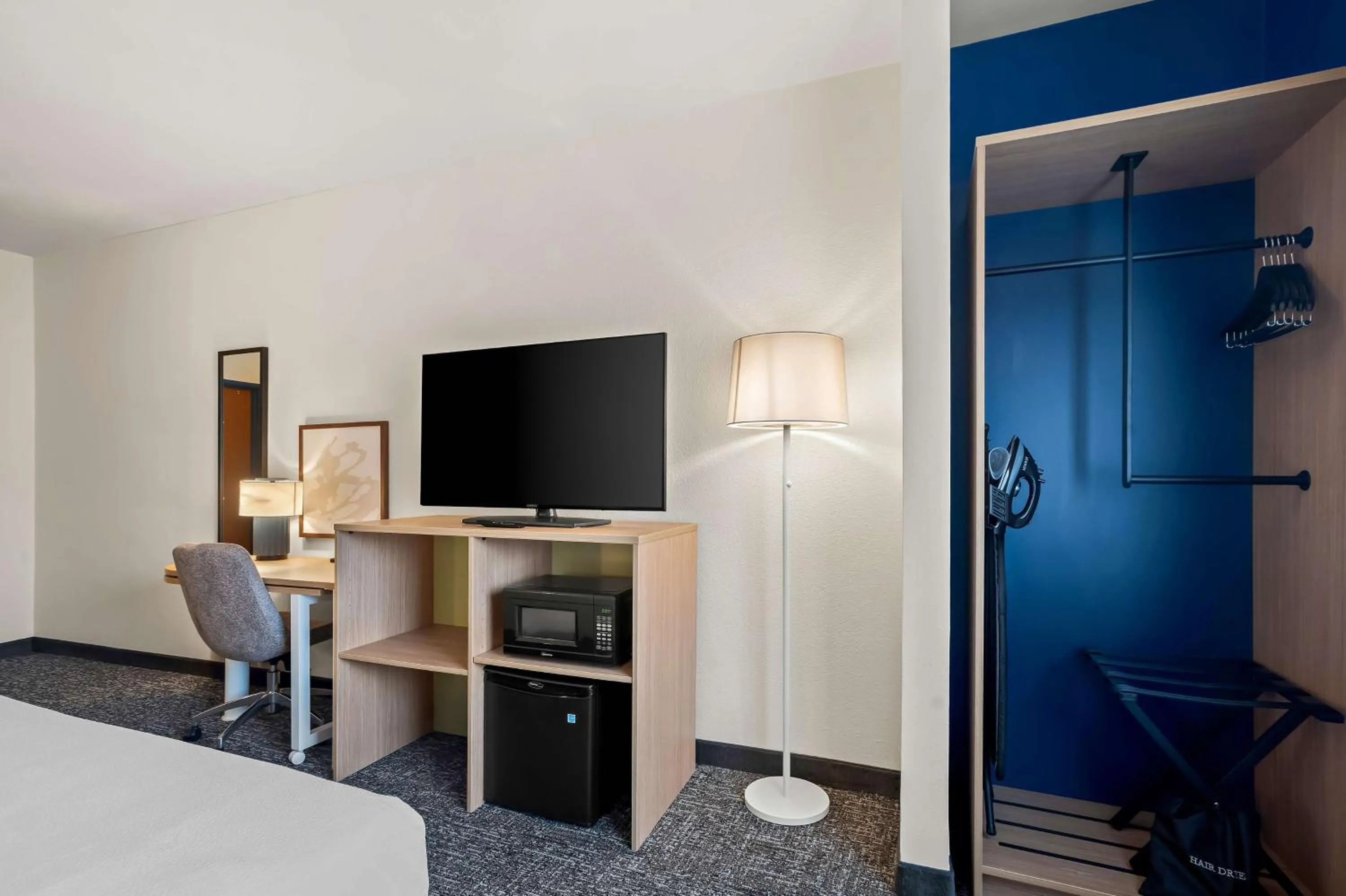 Bed in Spark By Hilton Moline Quad Cities