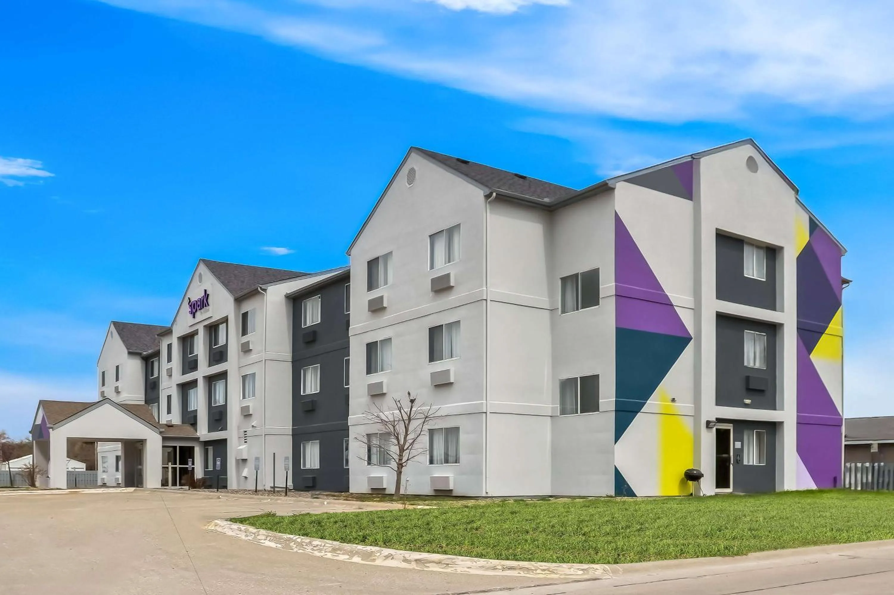 Property building in Spark By Hilton Moline Quad Cities