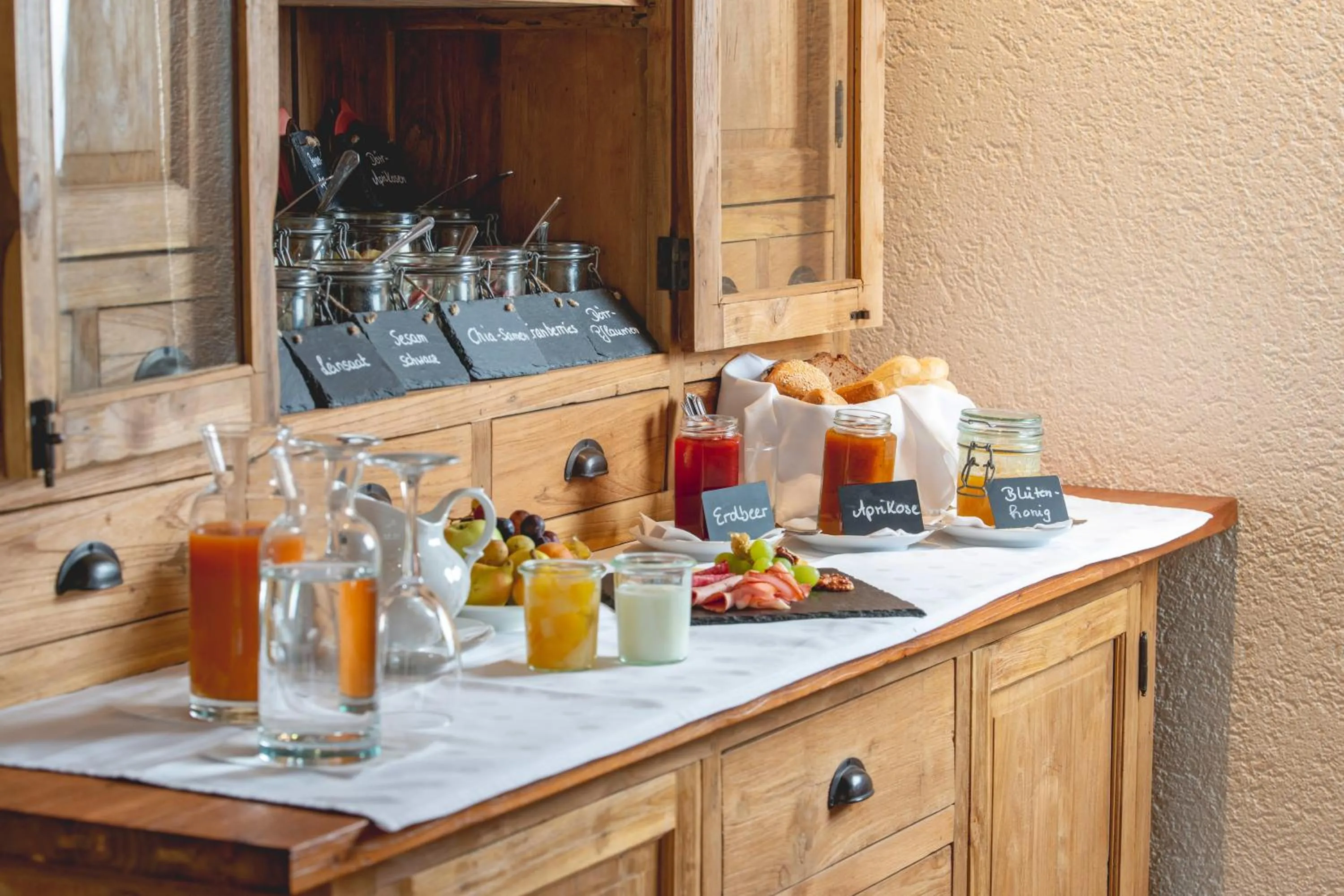 Food and drinks in Hotel Restaurant Martha