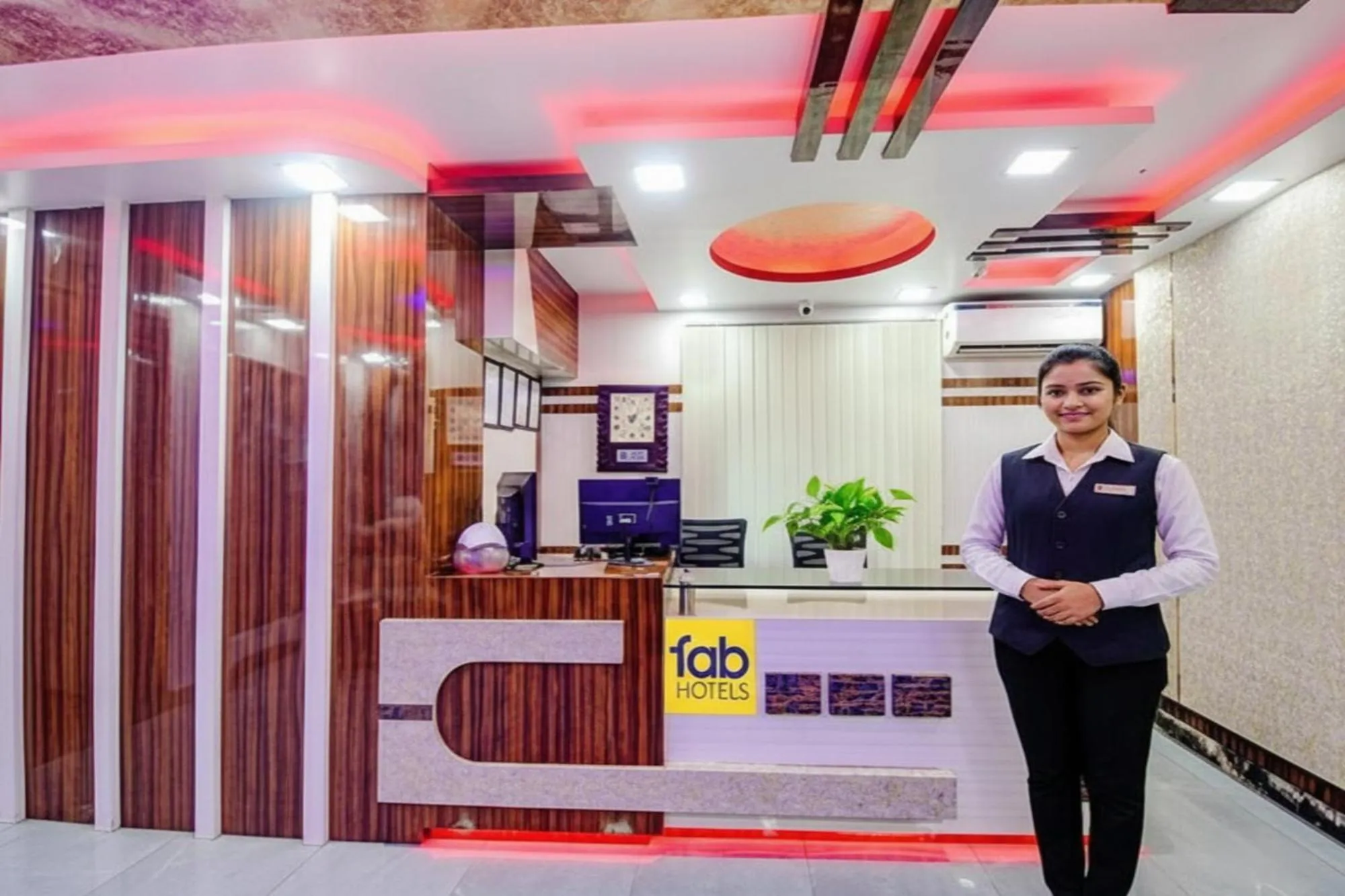 Lobby or reception in FabHotel The Crown Comforts