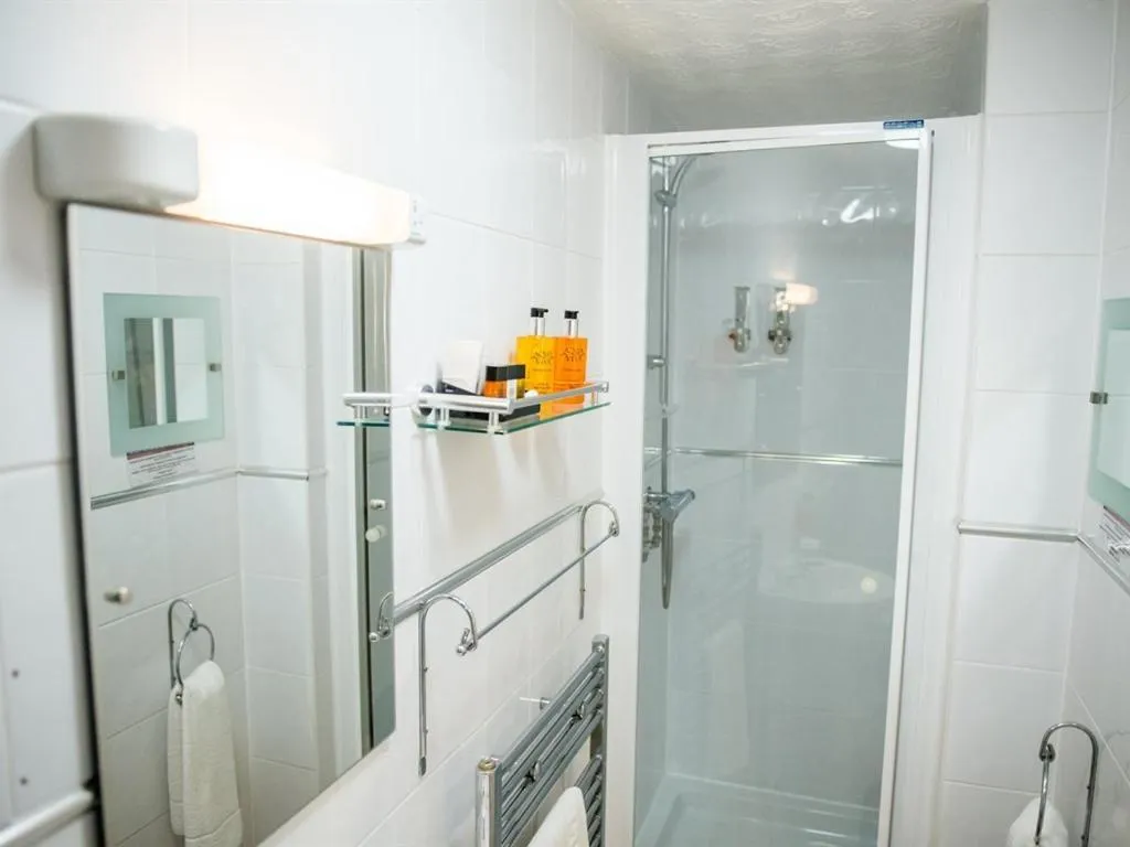 Bathroom in Briardene