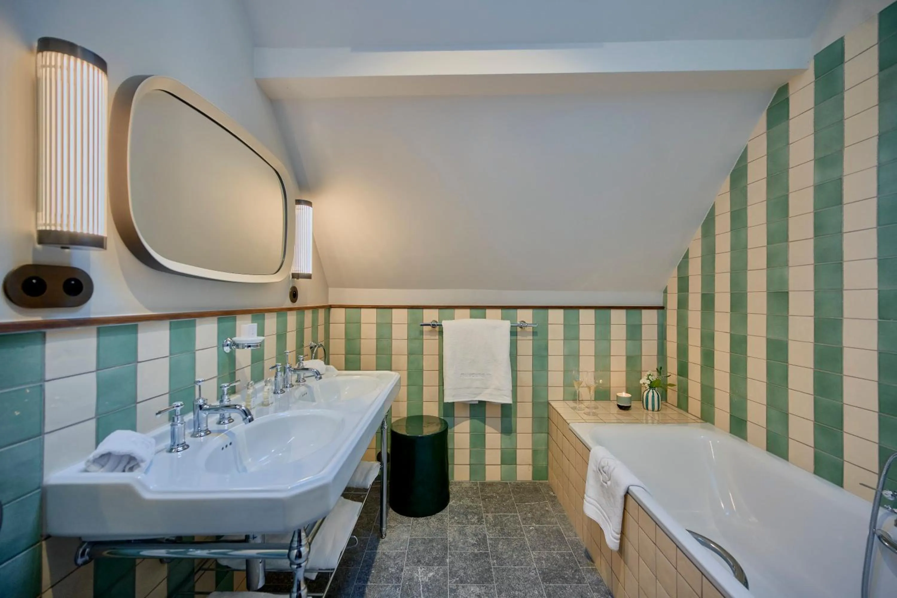 Bathroom in Faubourg 21 - The Leading Hotels of the World