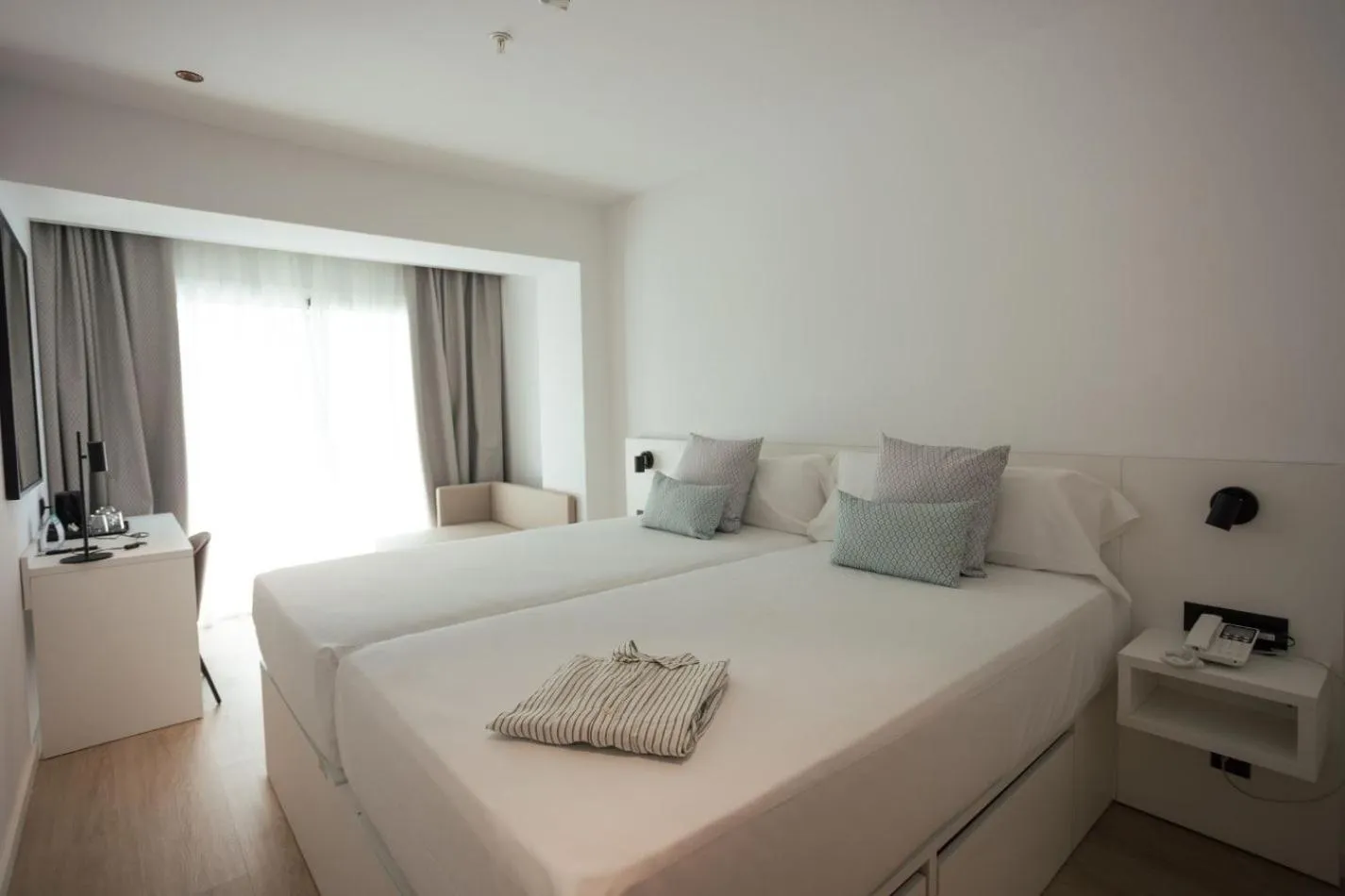 Bed in Hotel Villa España