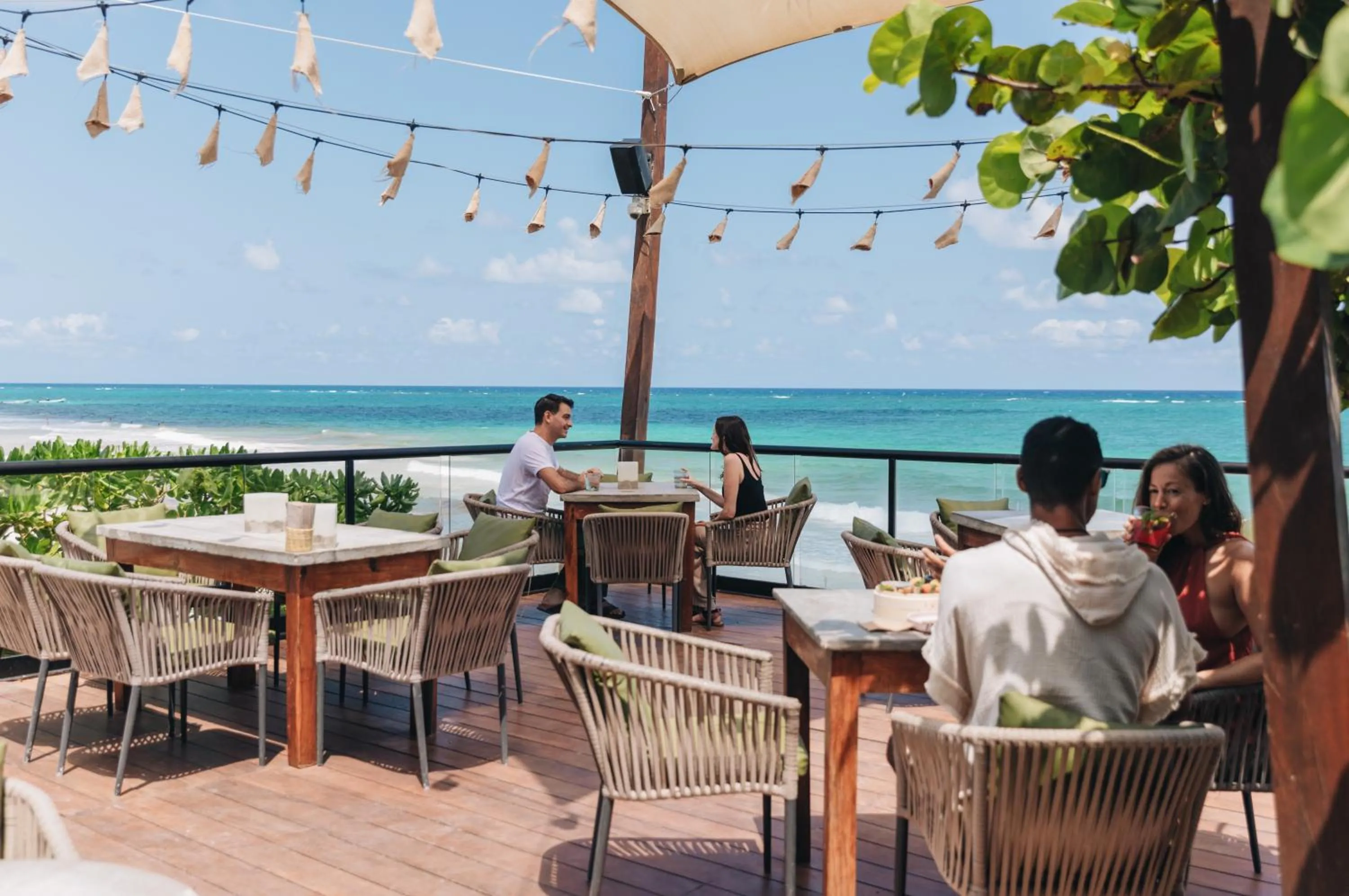 Restaurant/places to eat in Mezzanine by La Zebra, an SLH Hotel