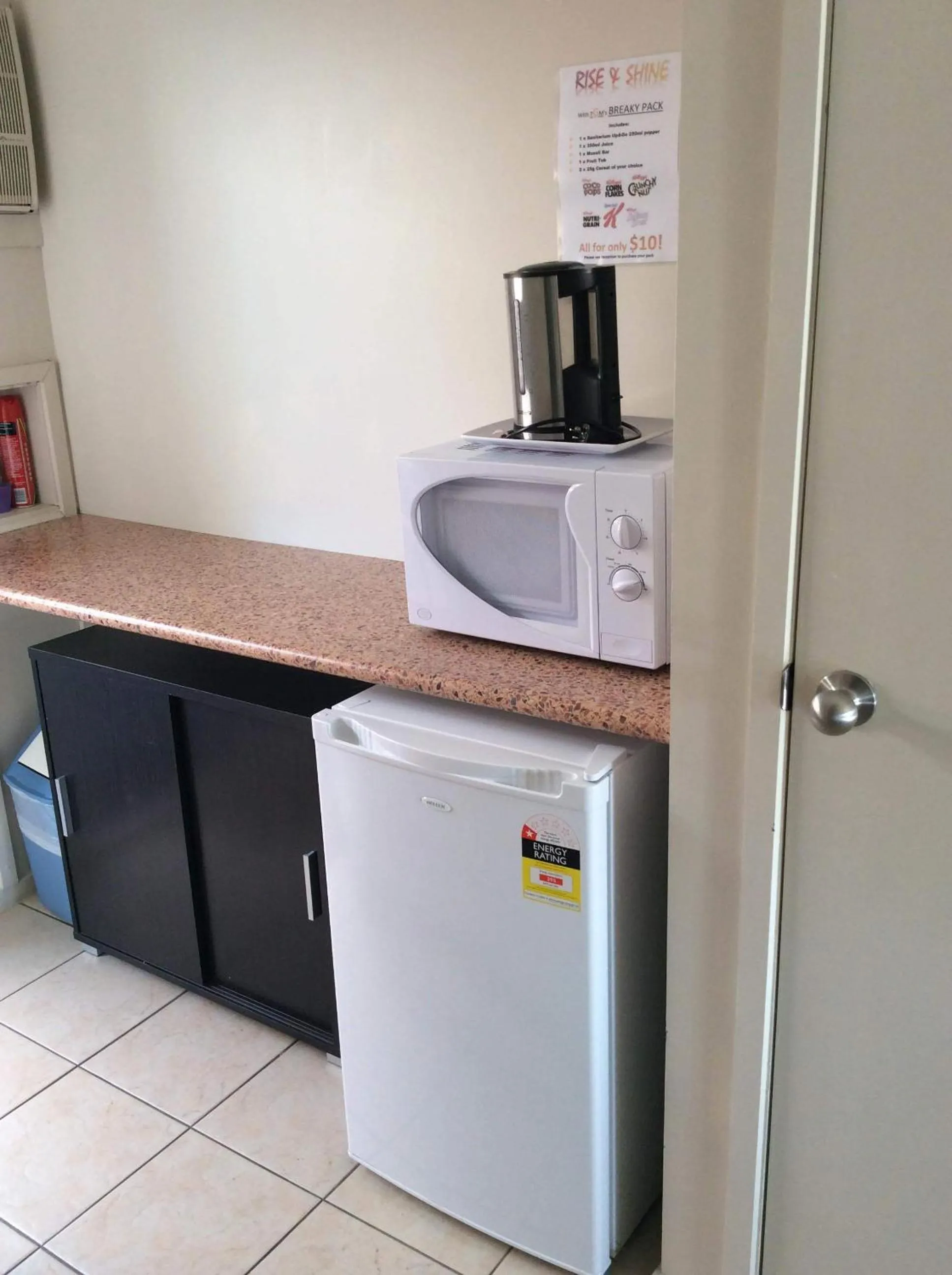 Coffee/tea facilities in The Gallery Motor Inn