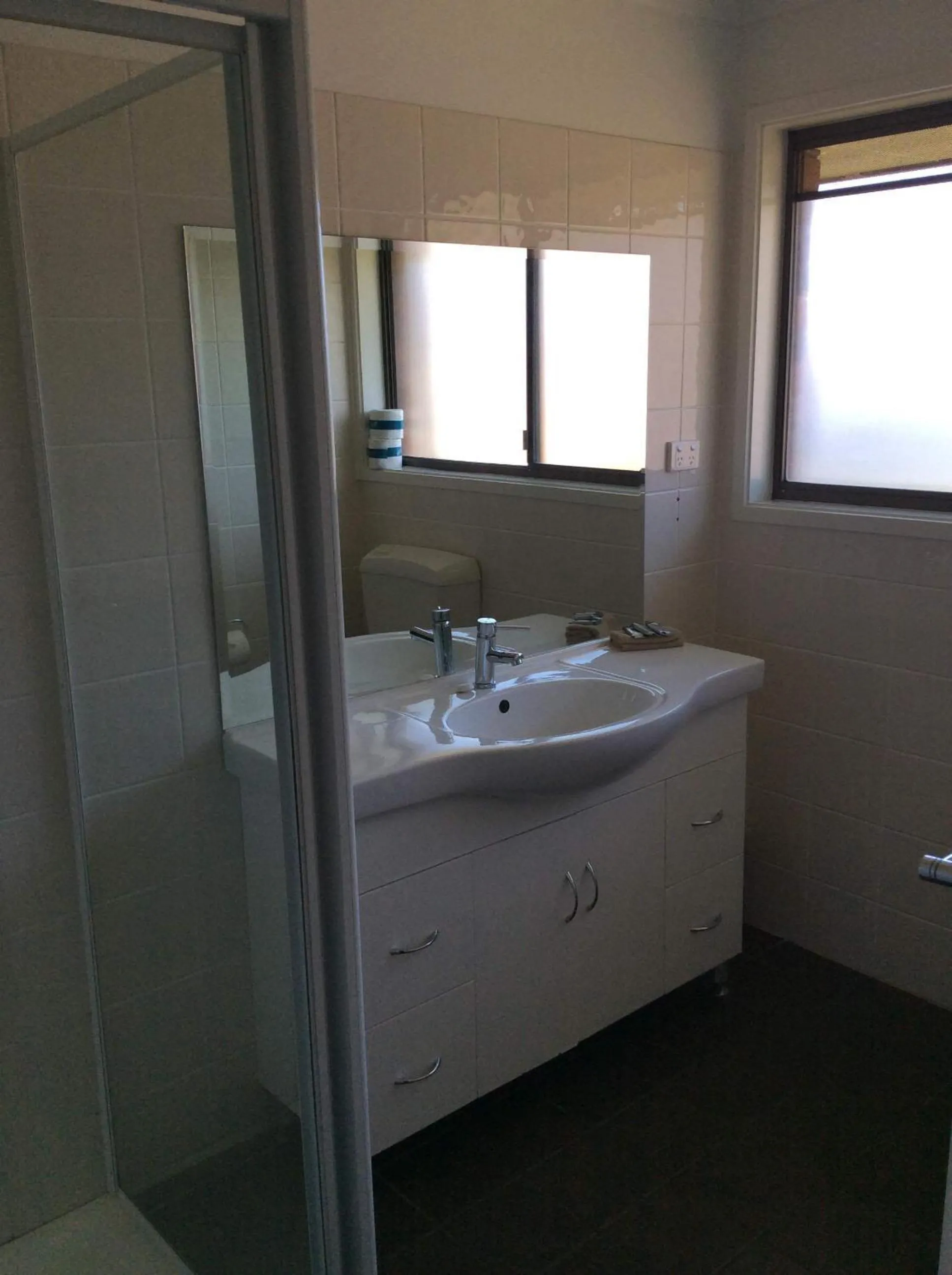 Bathroom in The Gallery Motor Inn