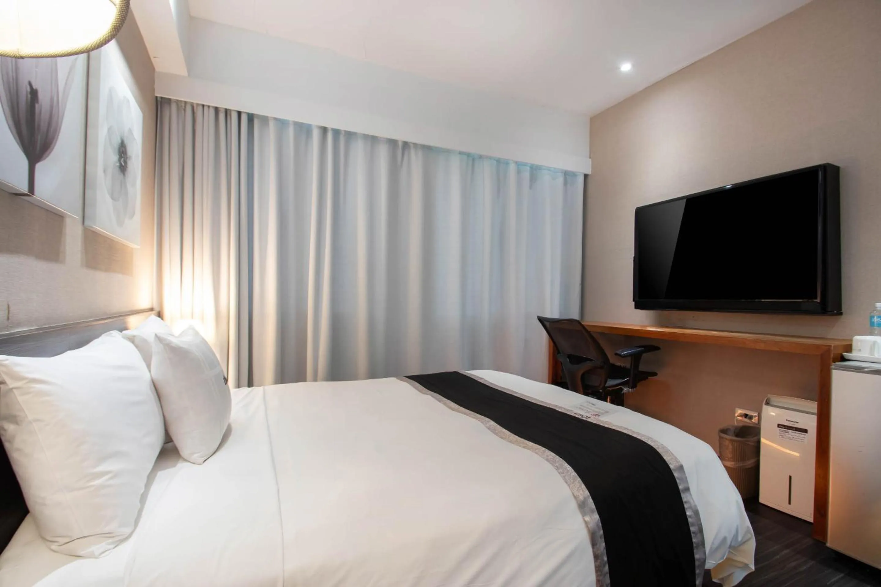 Decorative detail, Bed in Stay Inn