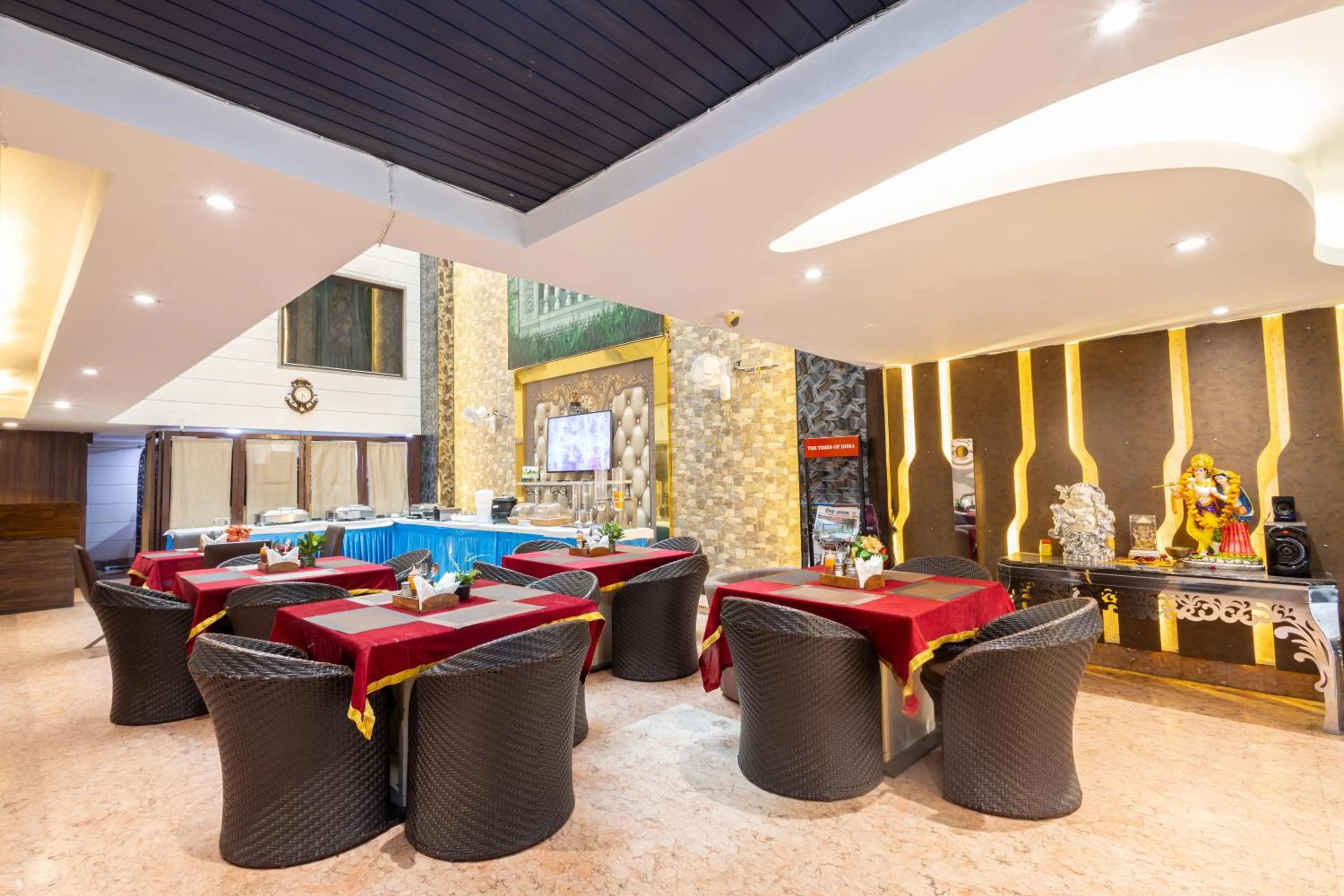 Restaurant/places to eat in Hotel Gold Souk - Karol Bagh