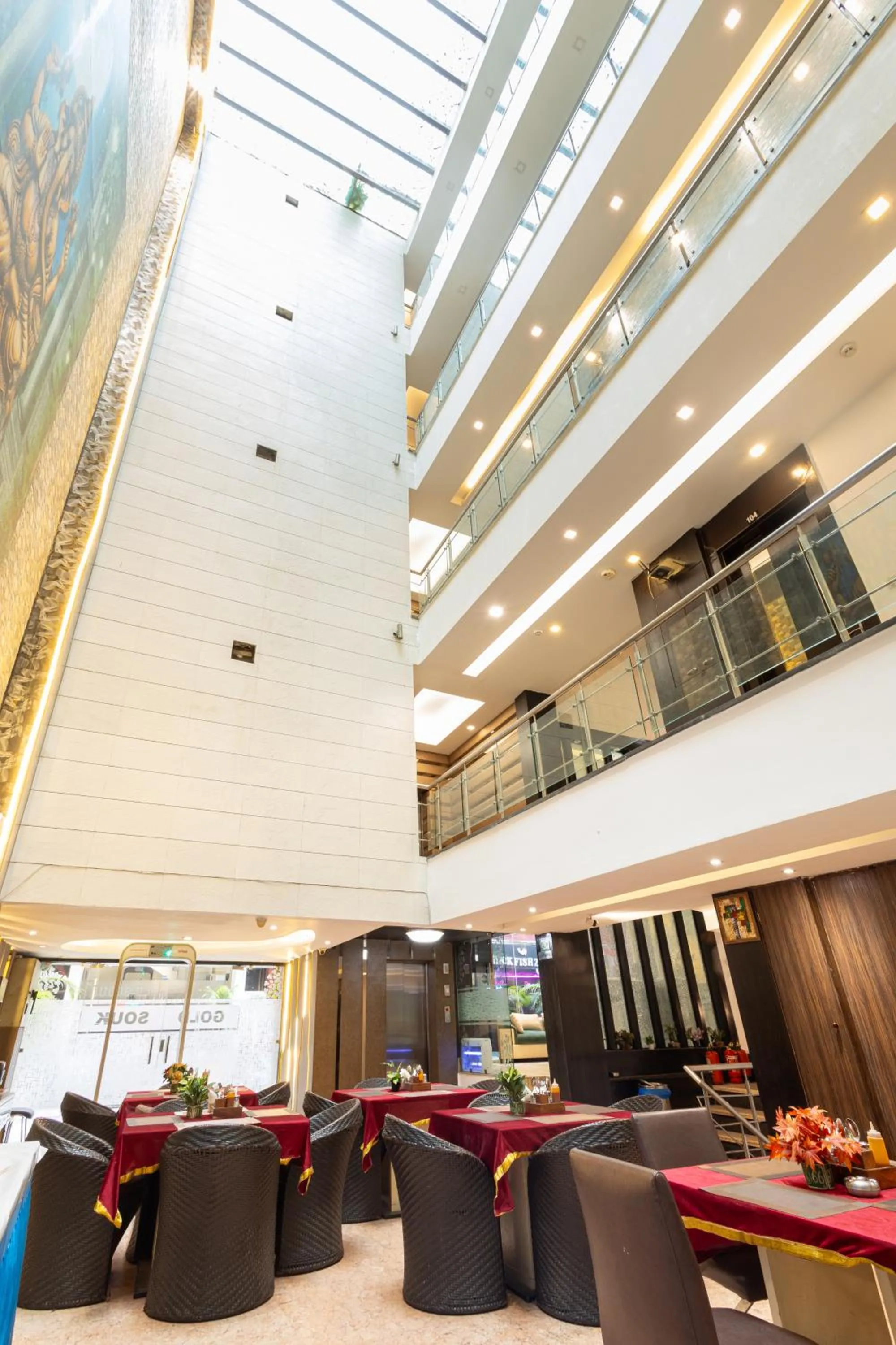 Restaurant/places to eat in Hotel Gold Souk - Karol Bagh