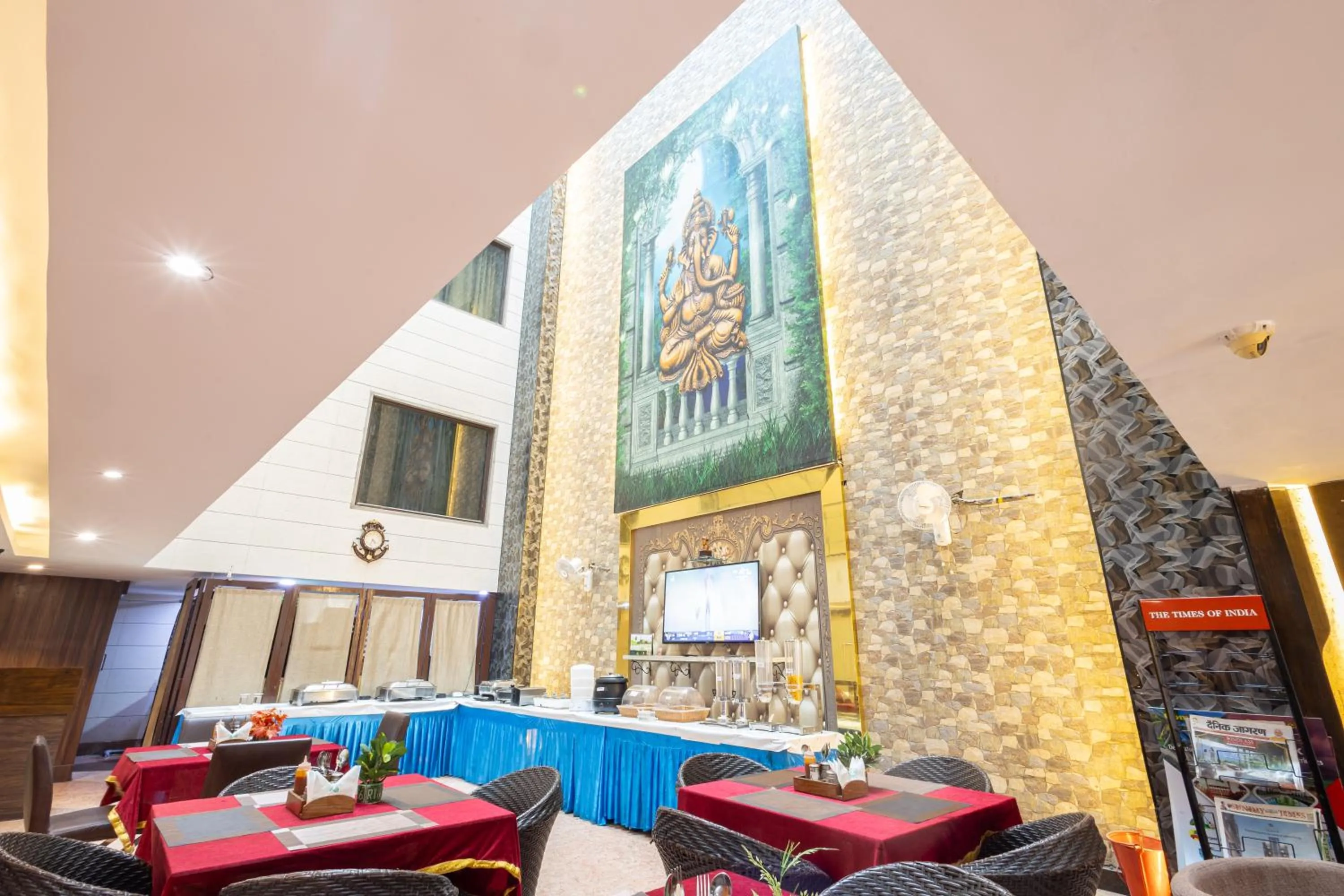 Restaurant/places to eat in Hotel Gold Souk - Karol Bagh