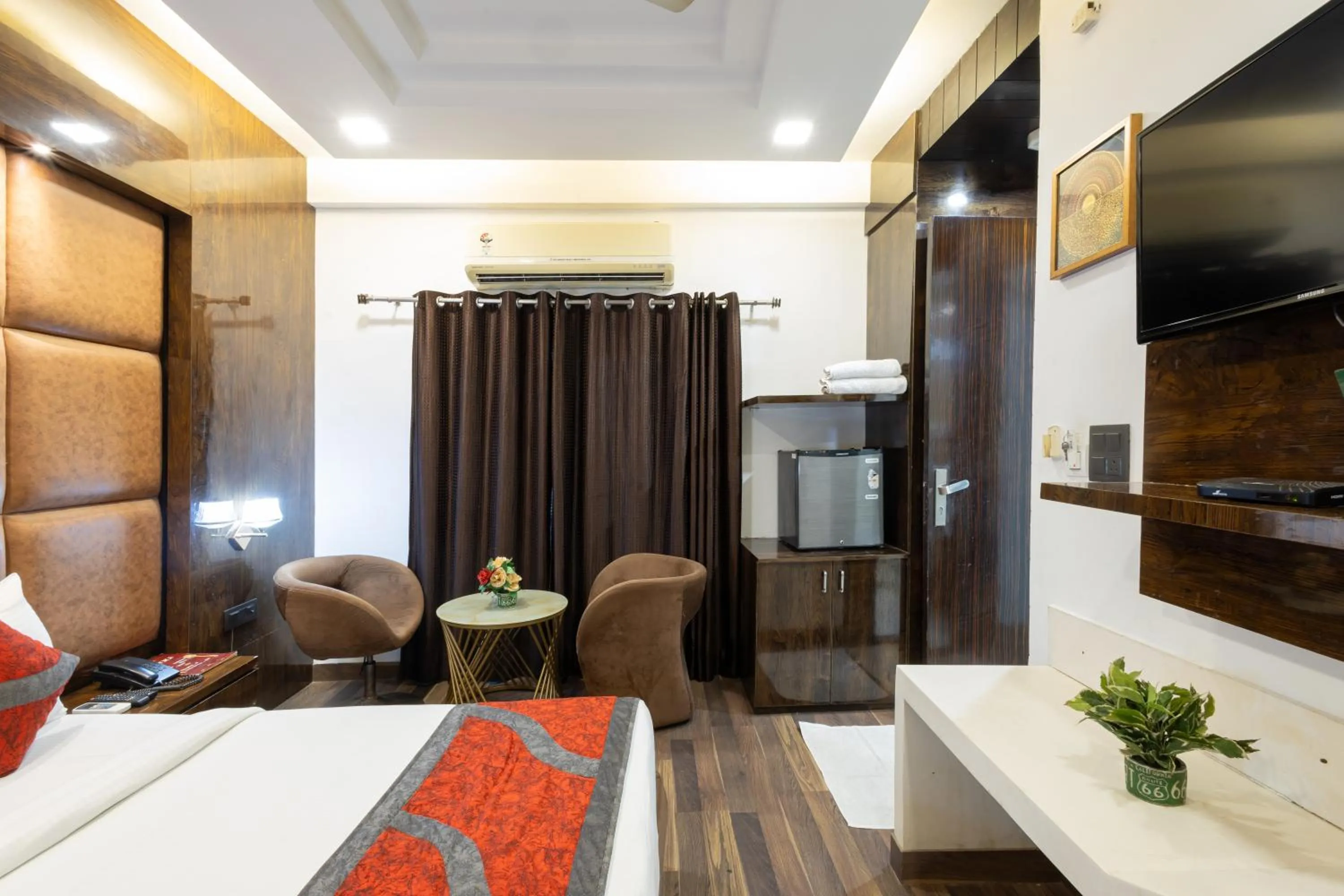 TV and multimedia, Bed in Hotel Gold Souk - Karol Bagh