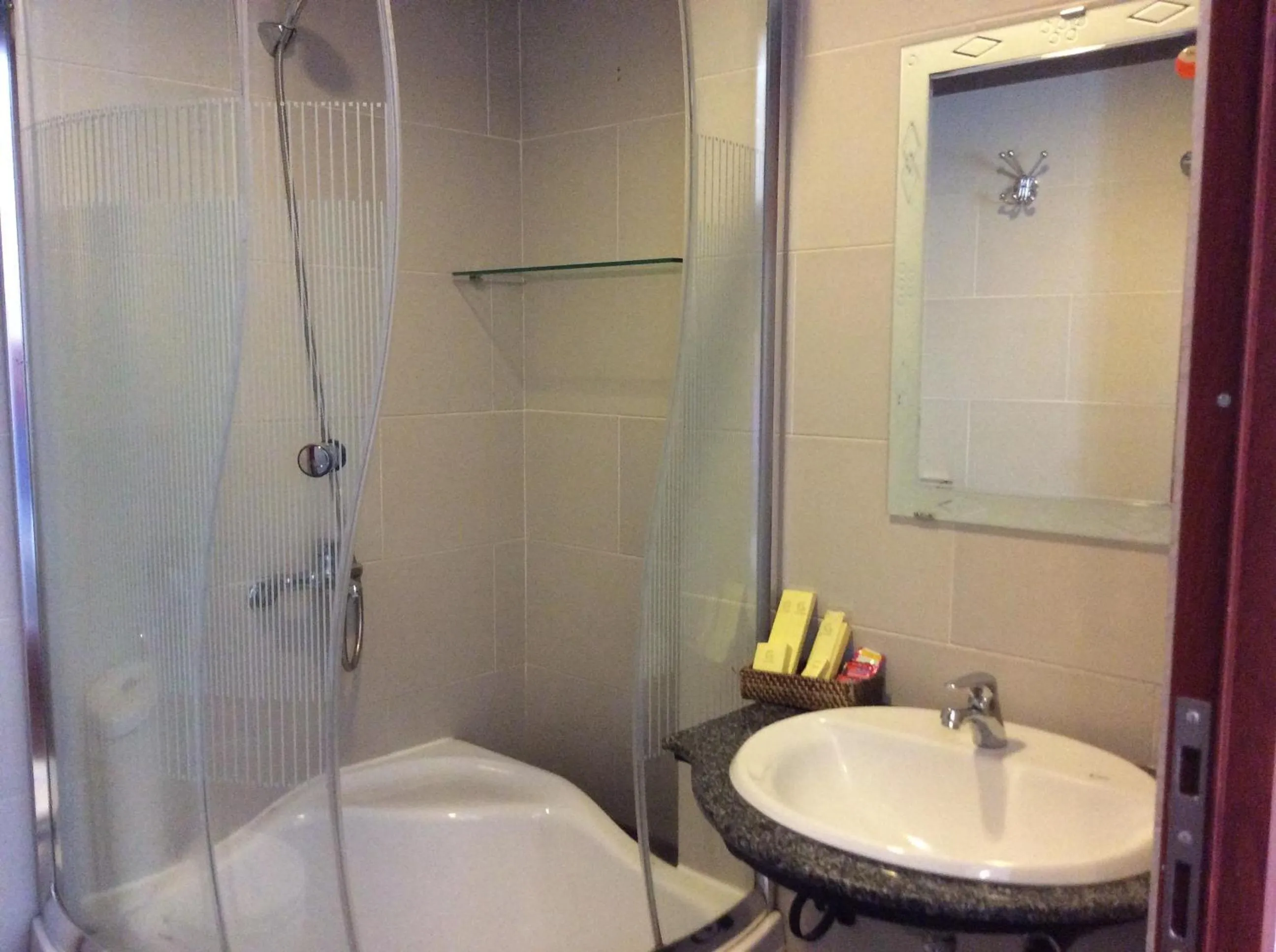 Shower in Co Ba Vung Tau Hotel
