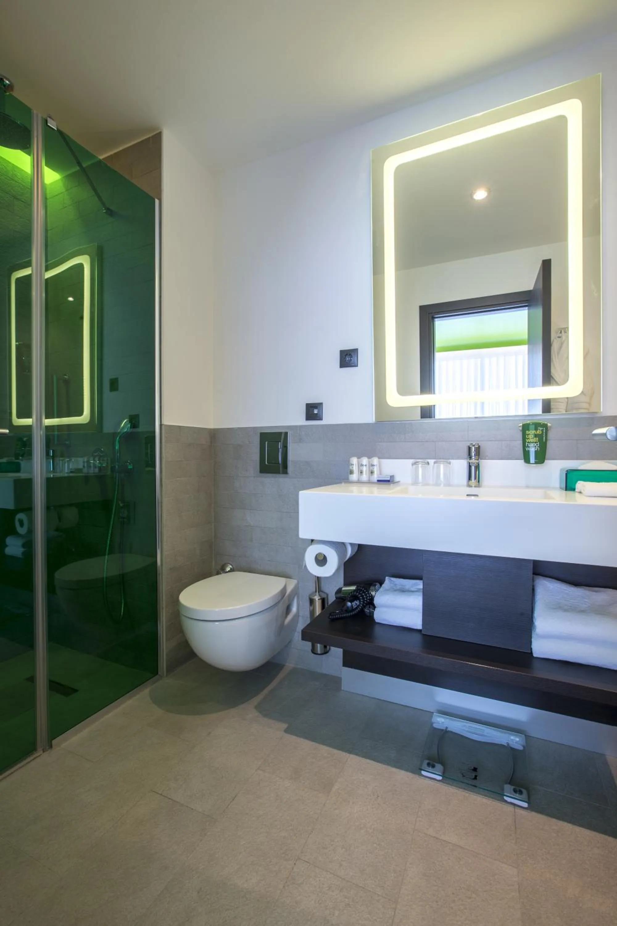 Bathroom in Park Inn By Radisson Istanbul Ataturk Airport