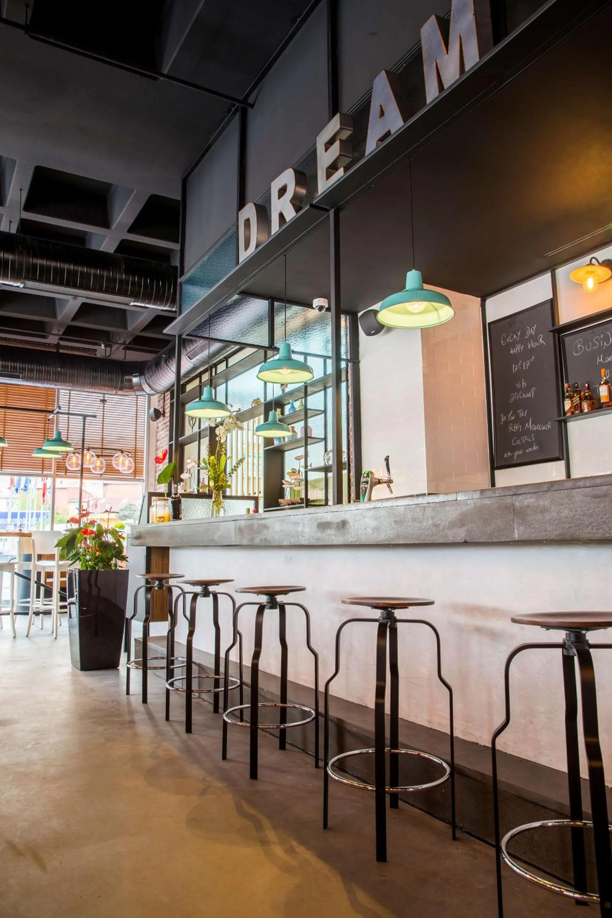 Restaurant/places to eat in Park Inn By Radisson Istanbul Ataturk Airport