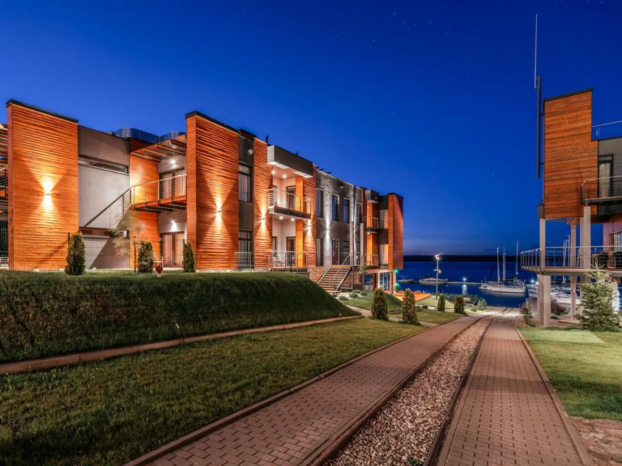 Night in Marina Nawigator