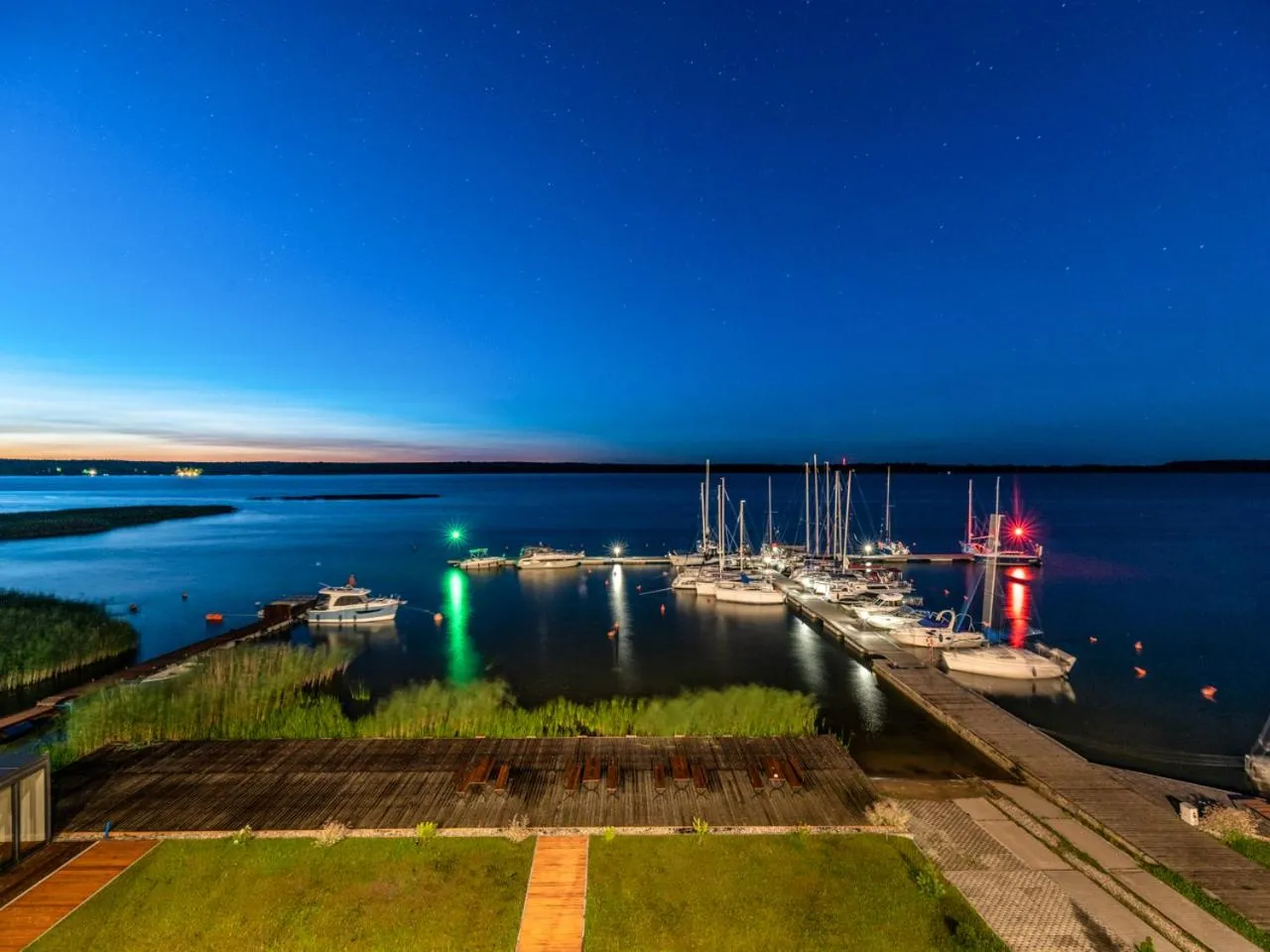 Night in Marina Nawigator