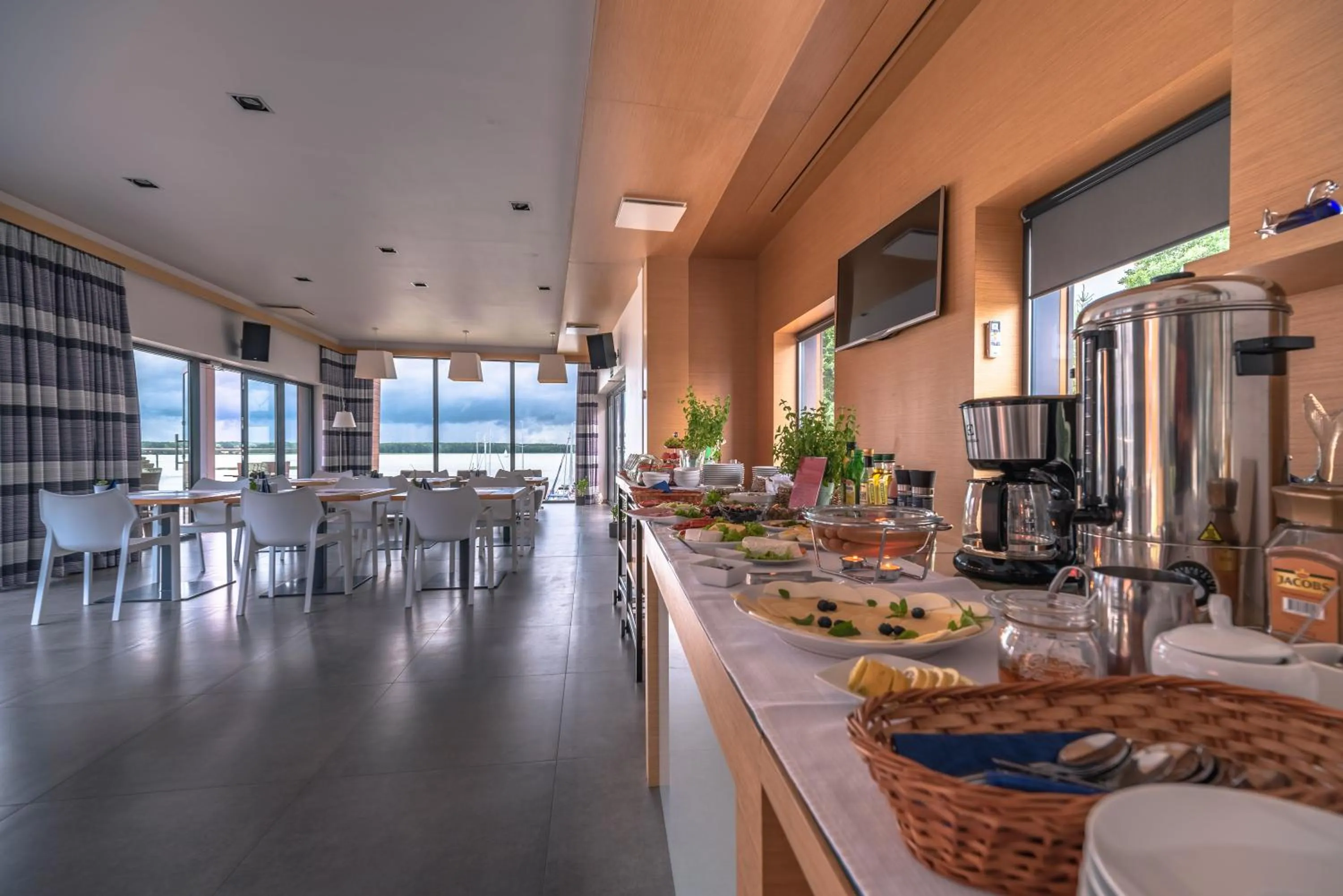 Food and drinks in Marina Nawigator