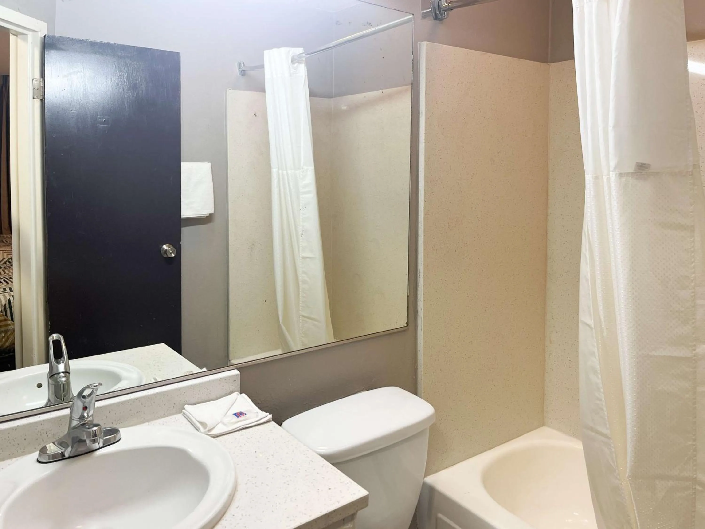 Bathroom in Studio 6 Augusta, GA