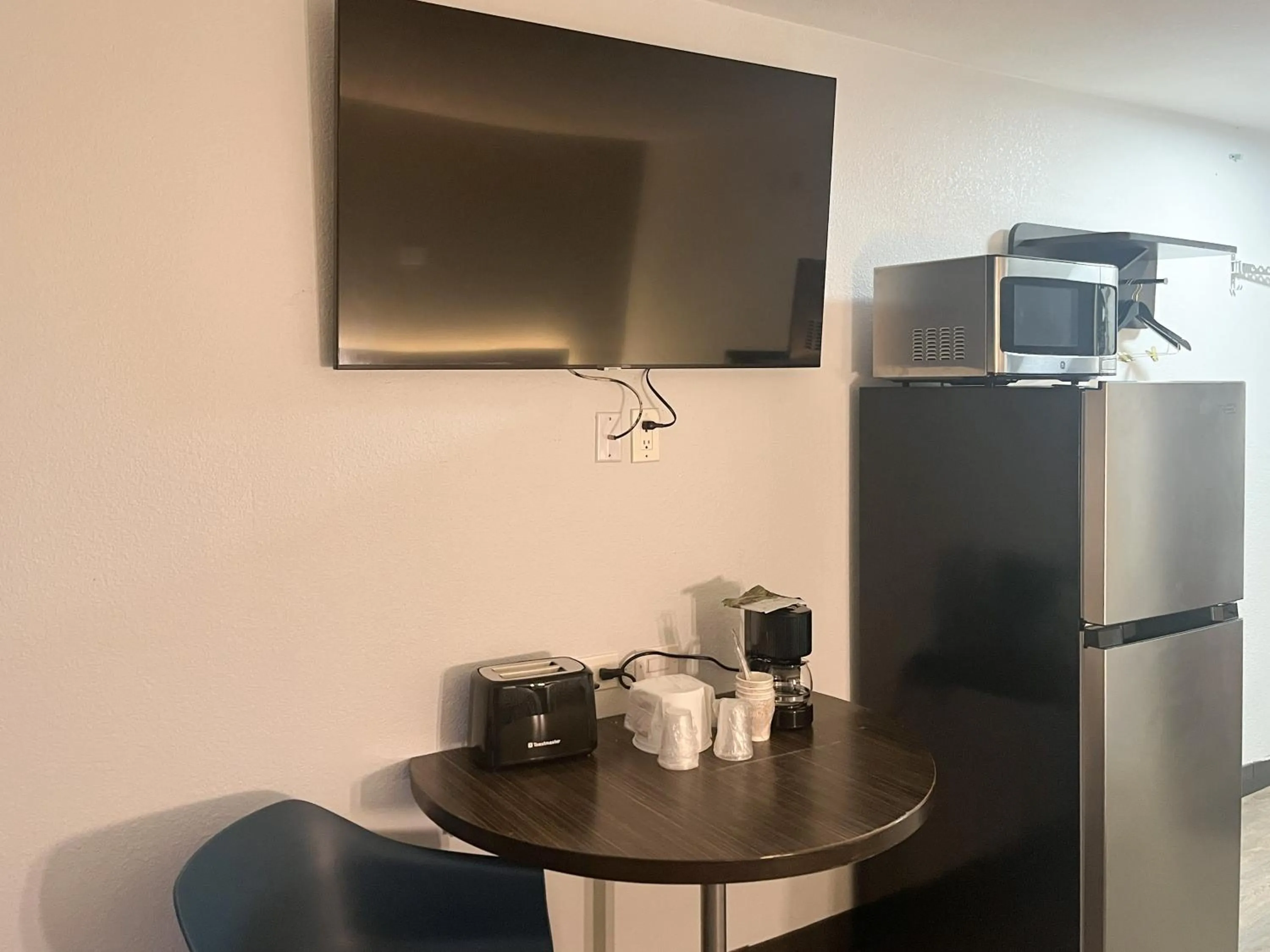 microwave in Studio 6 Augusta, GA