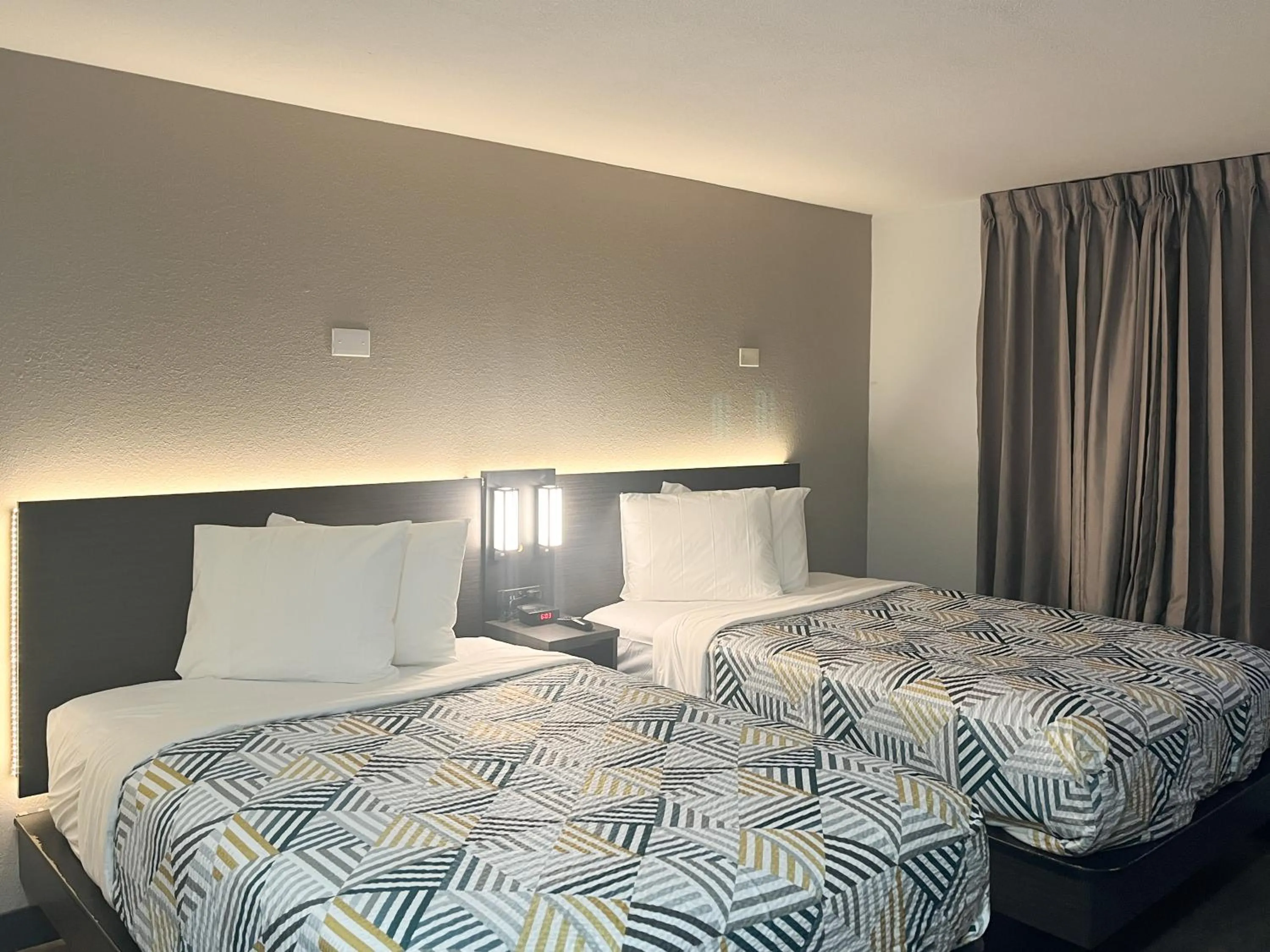 Photo of the whole room, Bed in Studio 6 Augusta, GA