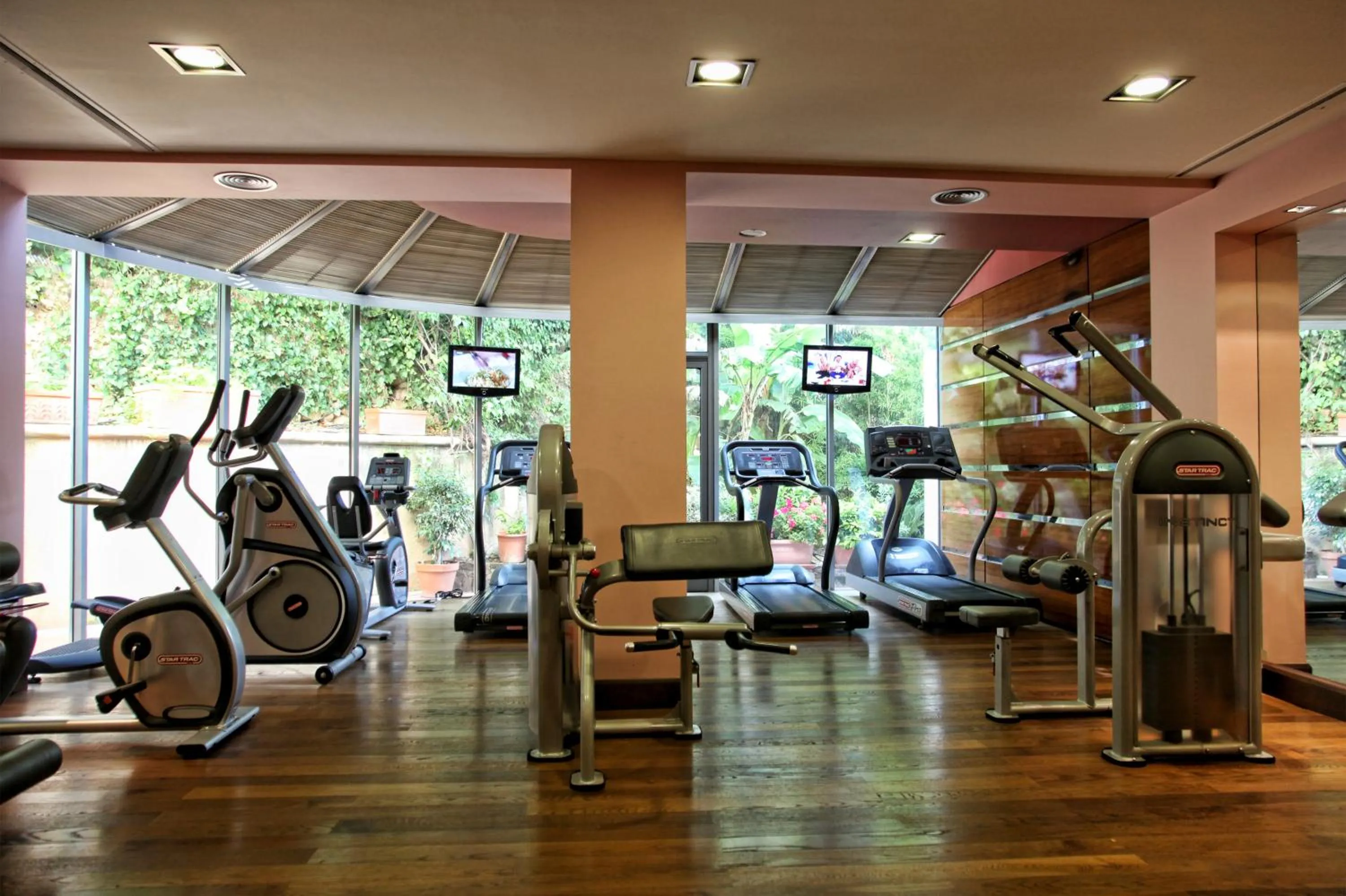 Fitness centre/facilities in Rodos Park