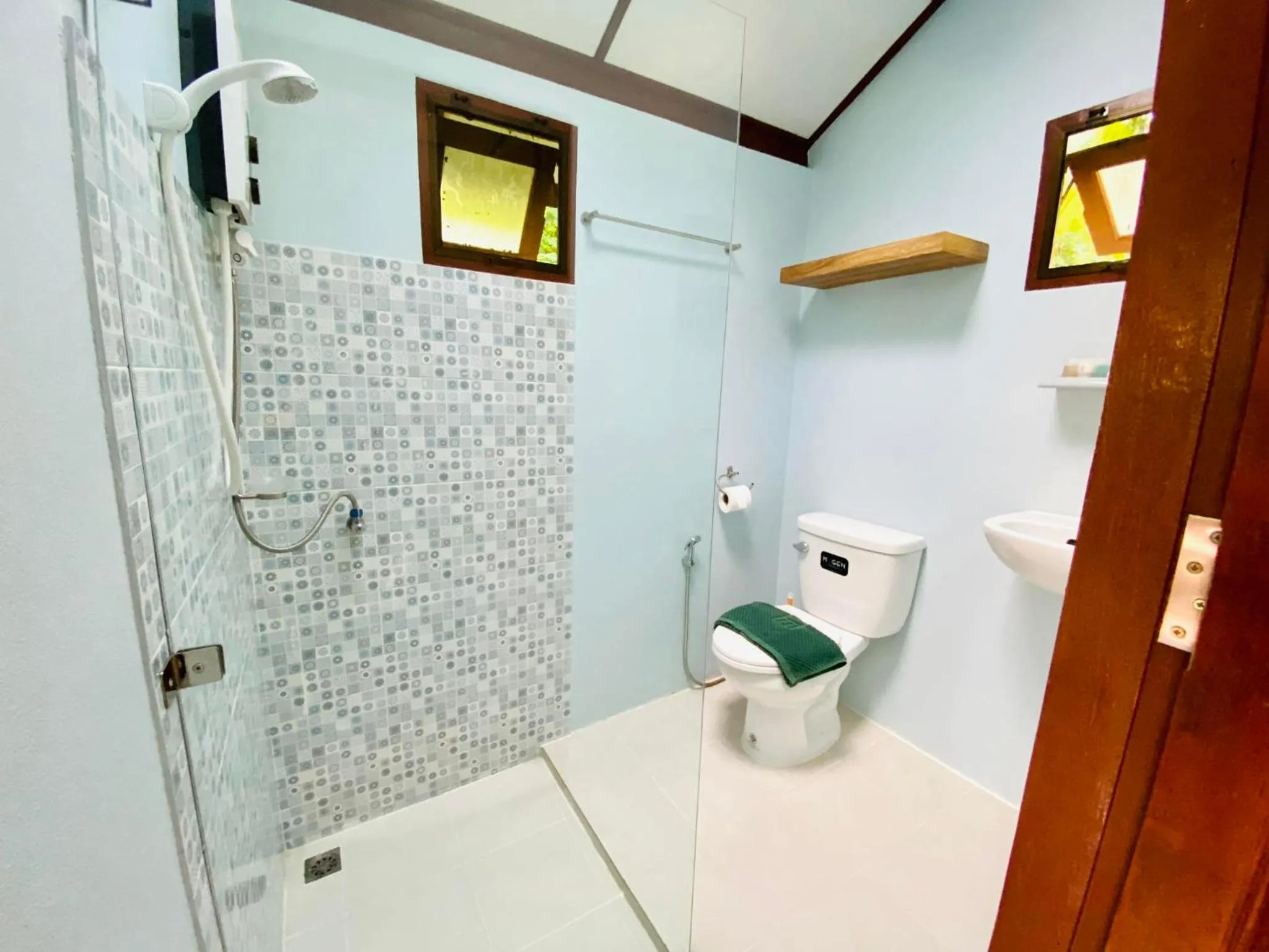 Shower in At Home Chiang Dao, Pooch Lovers