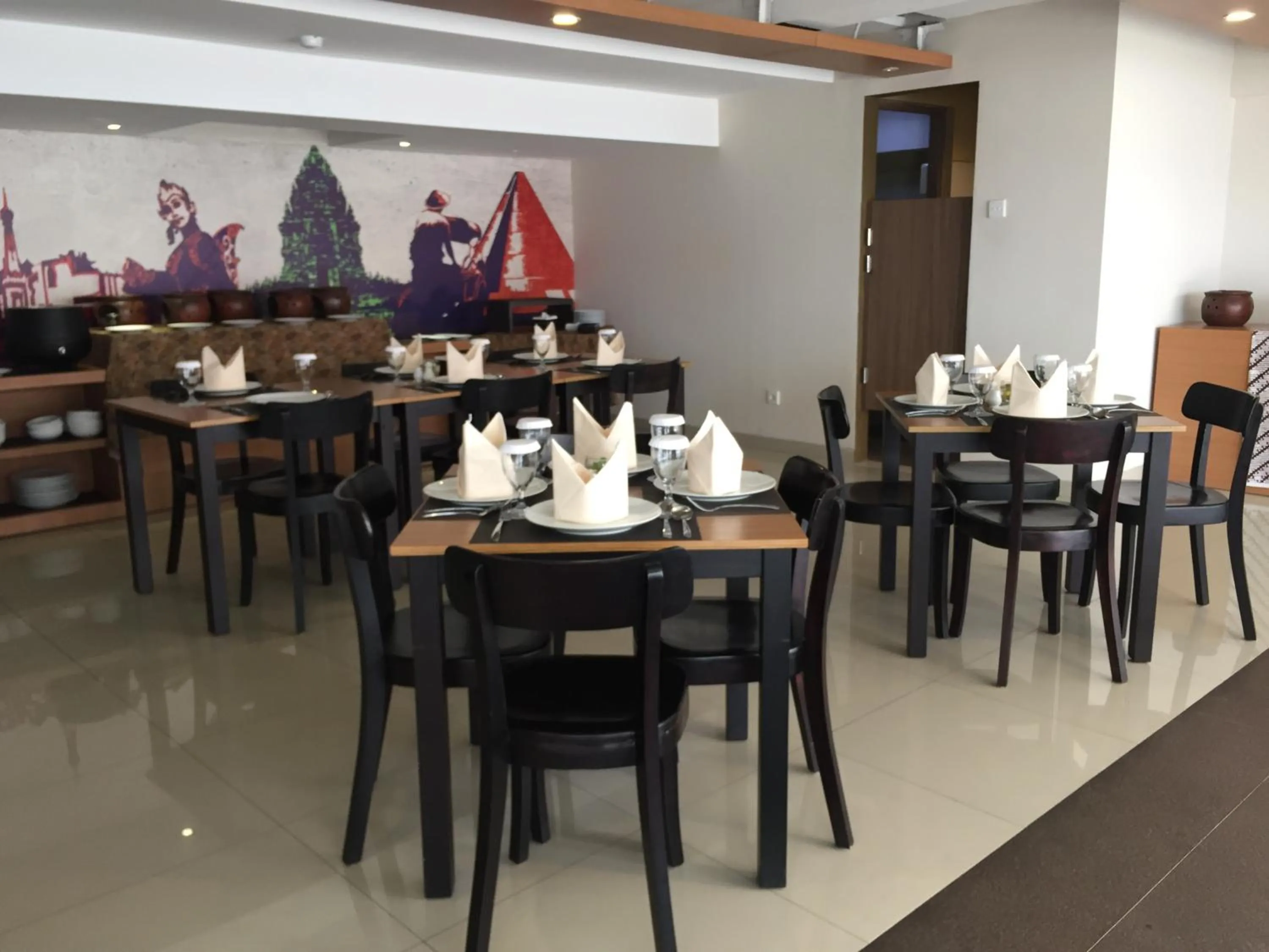 Restaurant/places to eat in Student Park Hotel