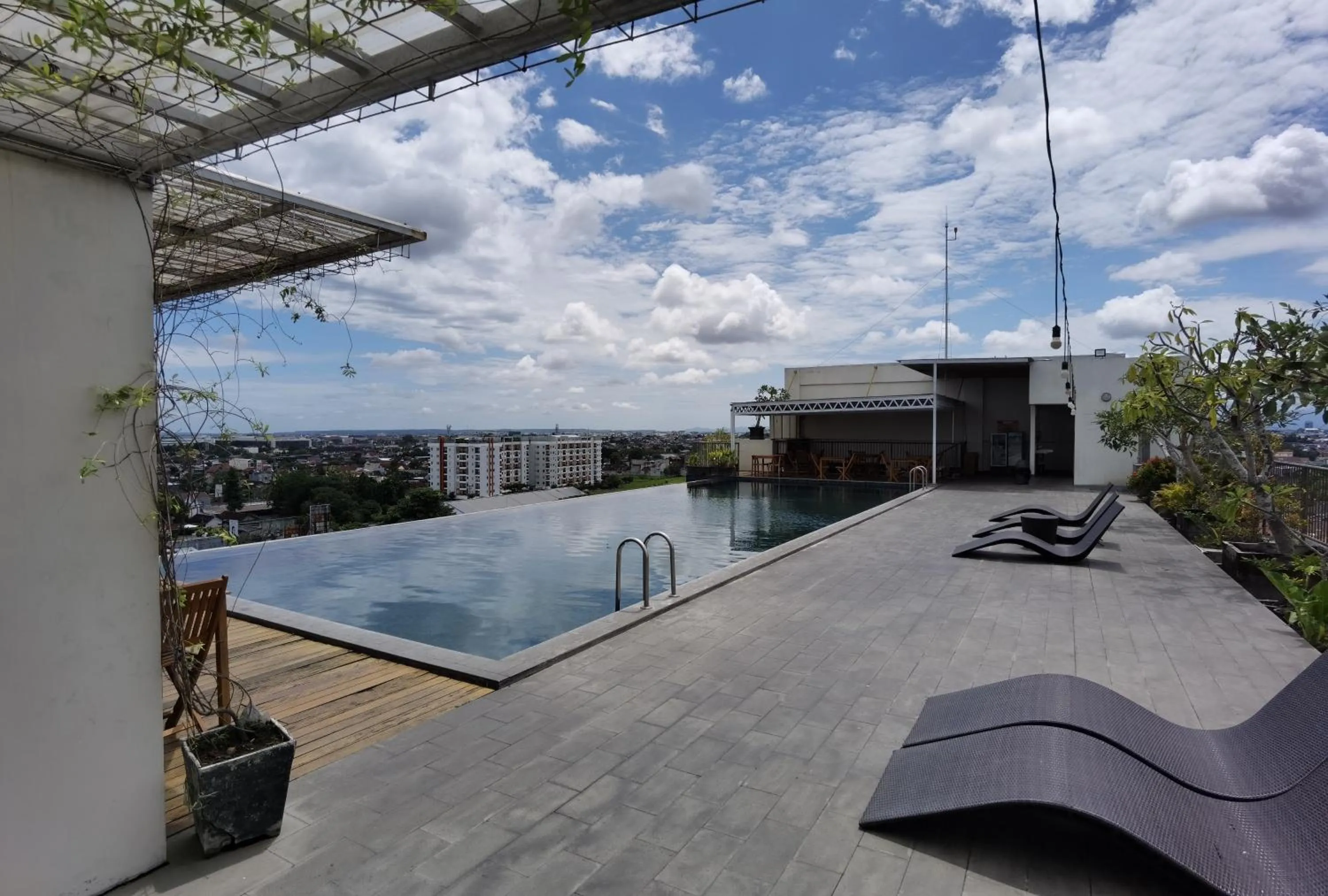 Swimming pool in Student Park Hotel