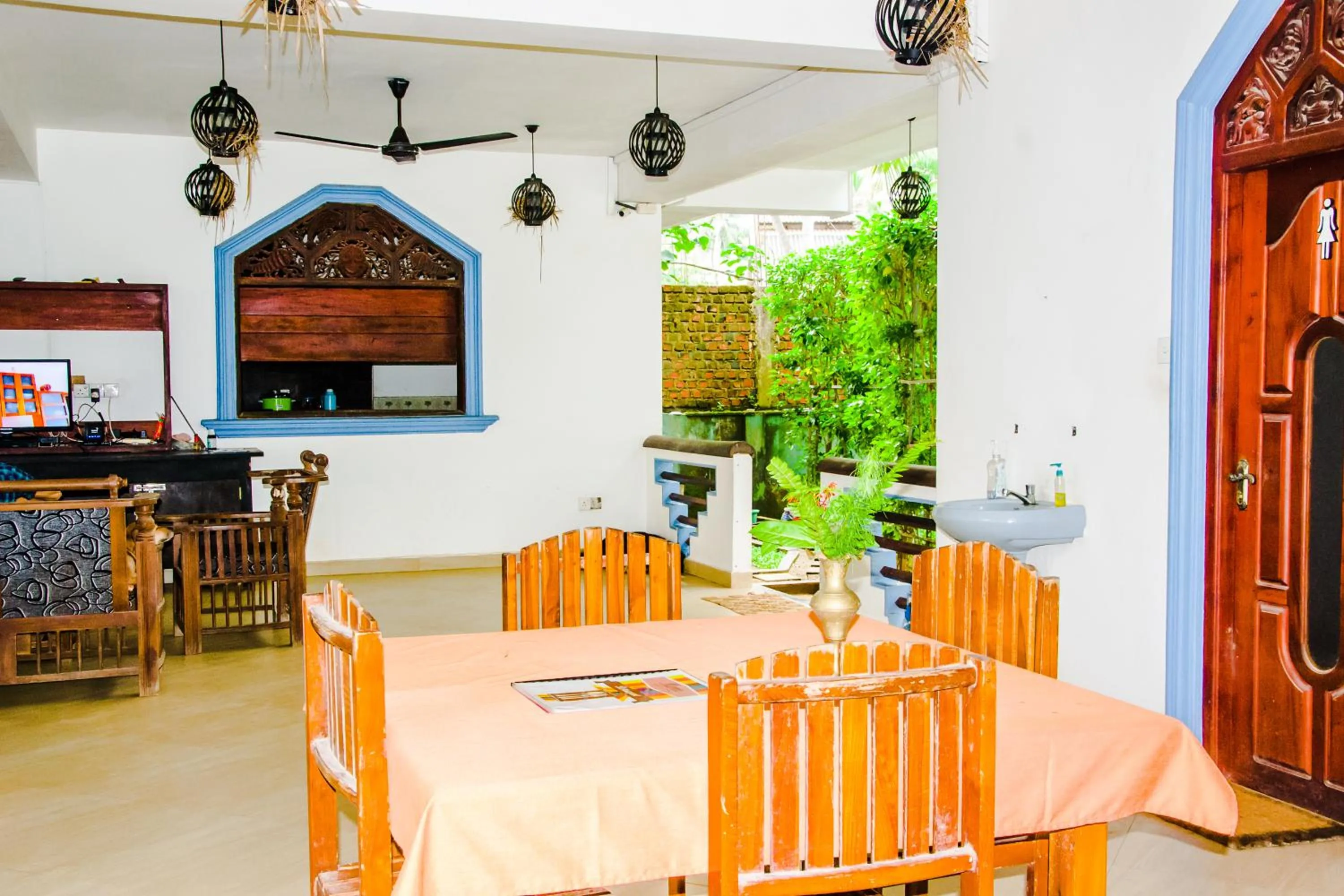 Restaurant/places to eat in No Name Rest