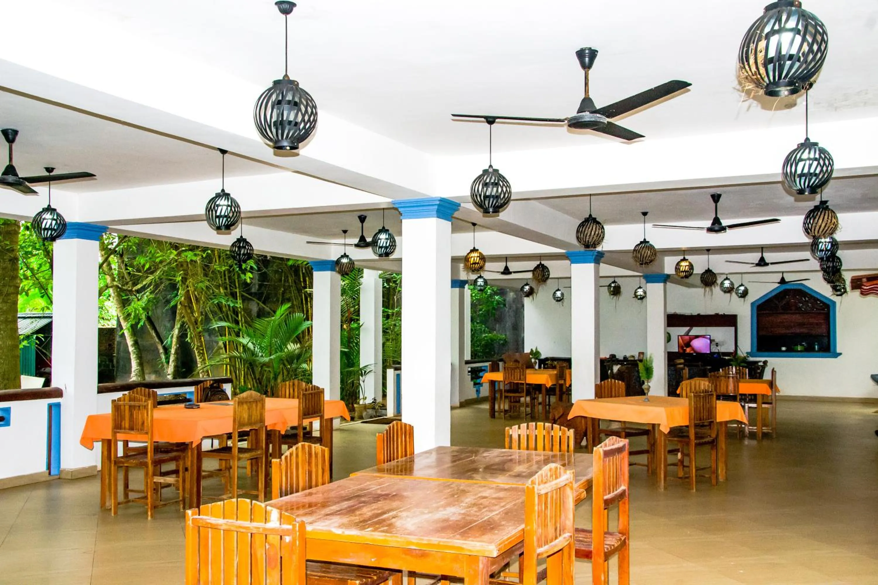 Restaurant/places to eat in No Name Rest