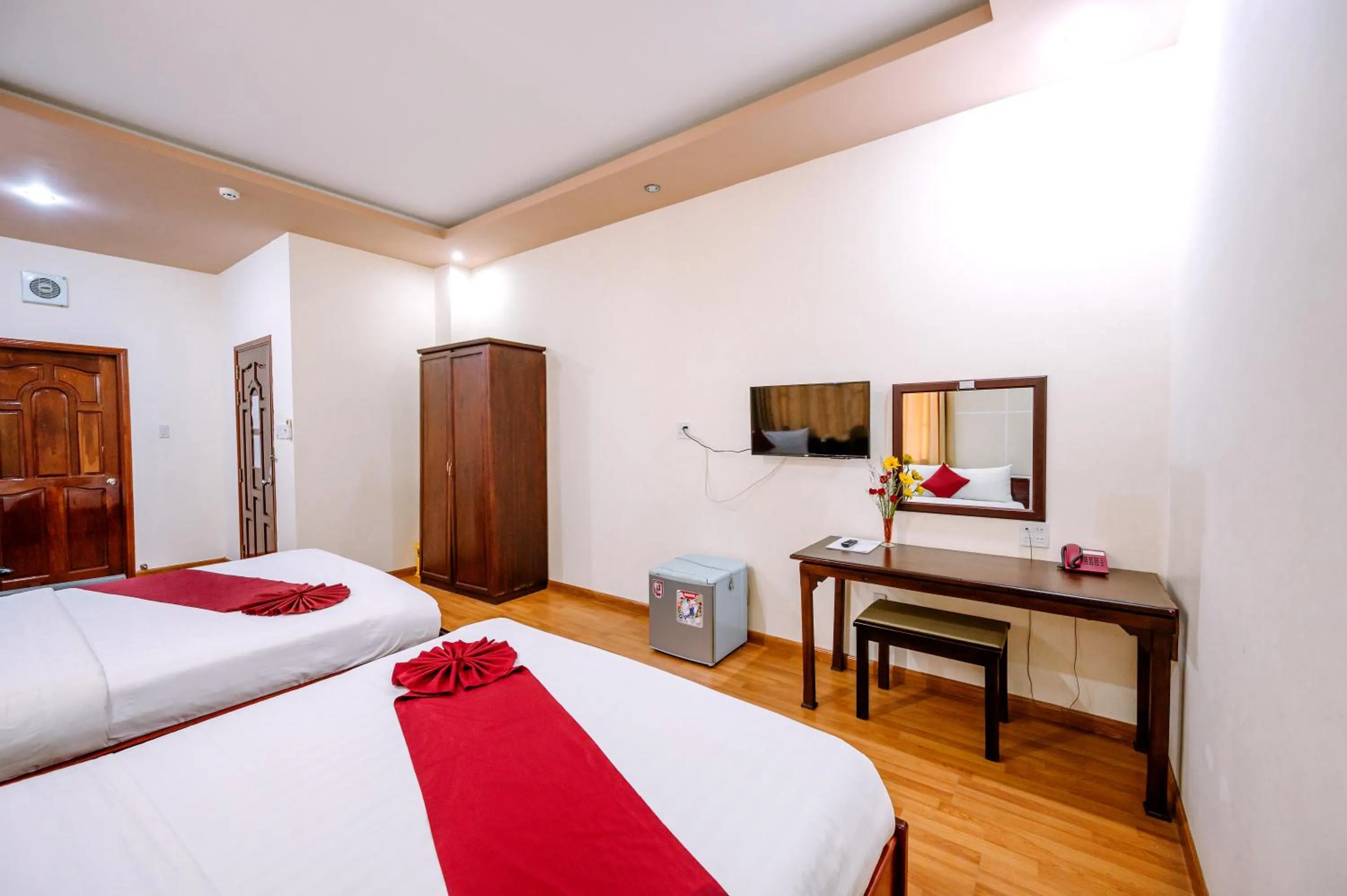 TV and multimedia, Bed in Hoang Duc Hotel
