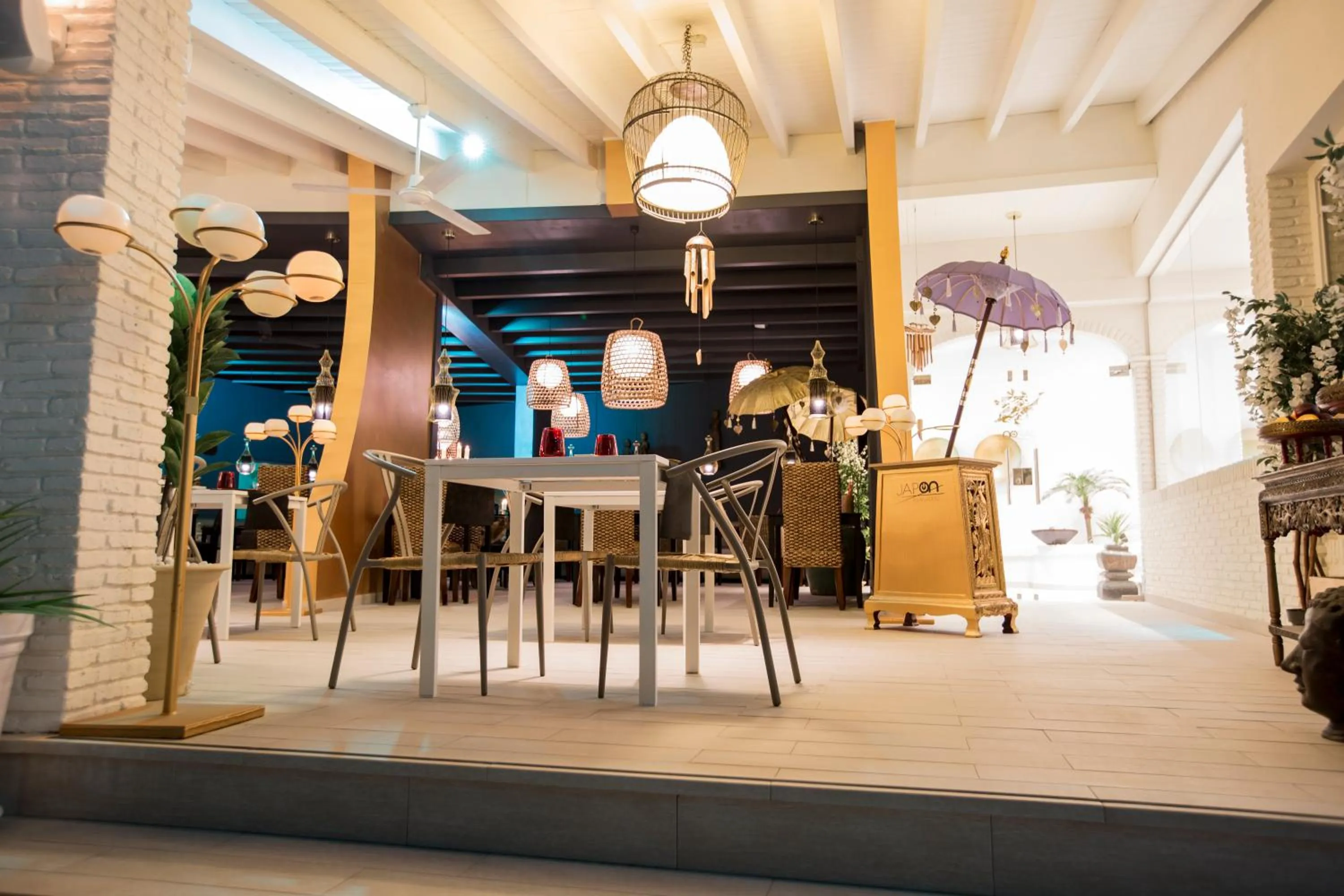 Restaurant/places to eat in ON Hotels Oceanfront Adults Designed