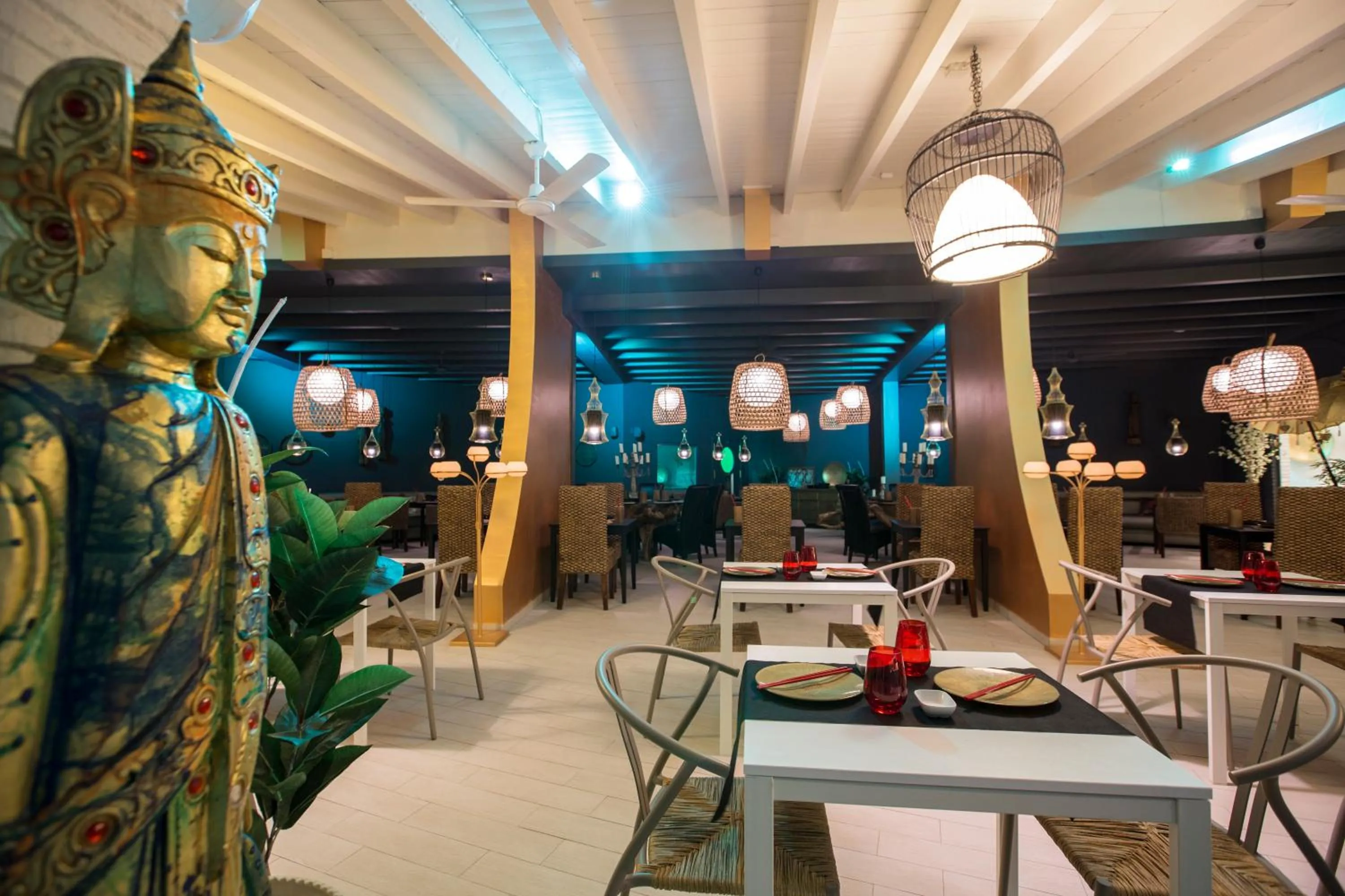 Restaurant/places to eat in ON Hotels Oceanfront Adults Designed