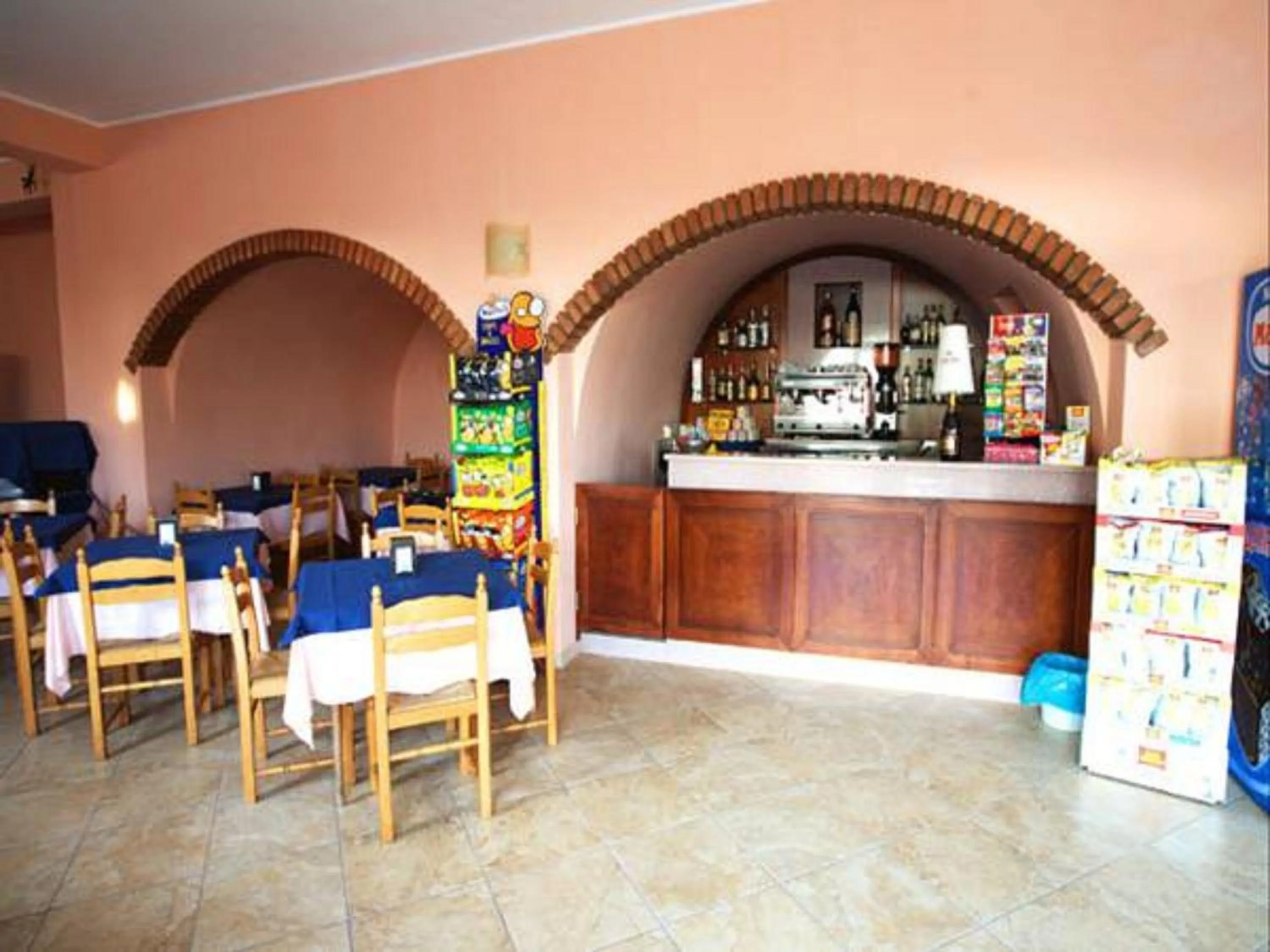 Restaurant/places to eat in Belvedere Hotel Club