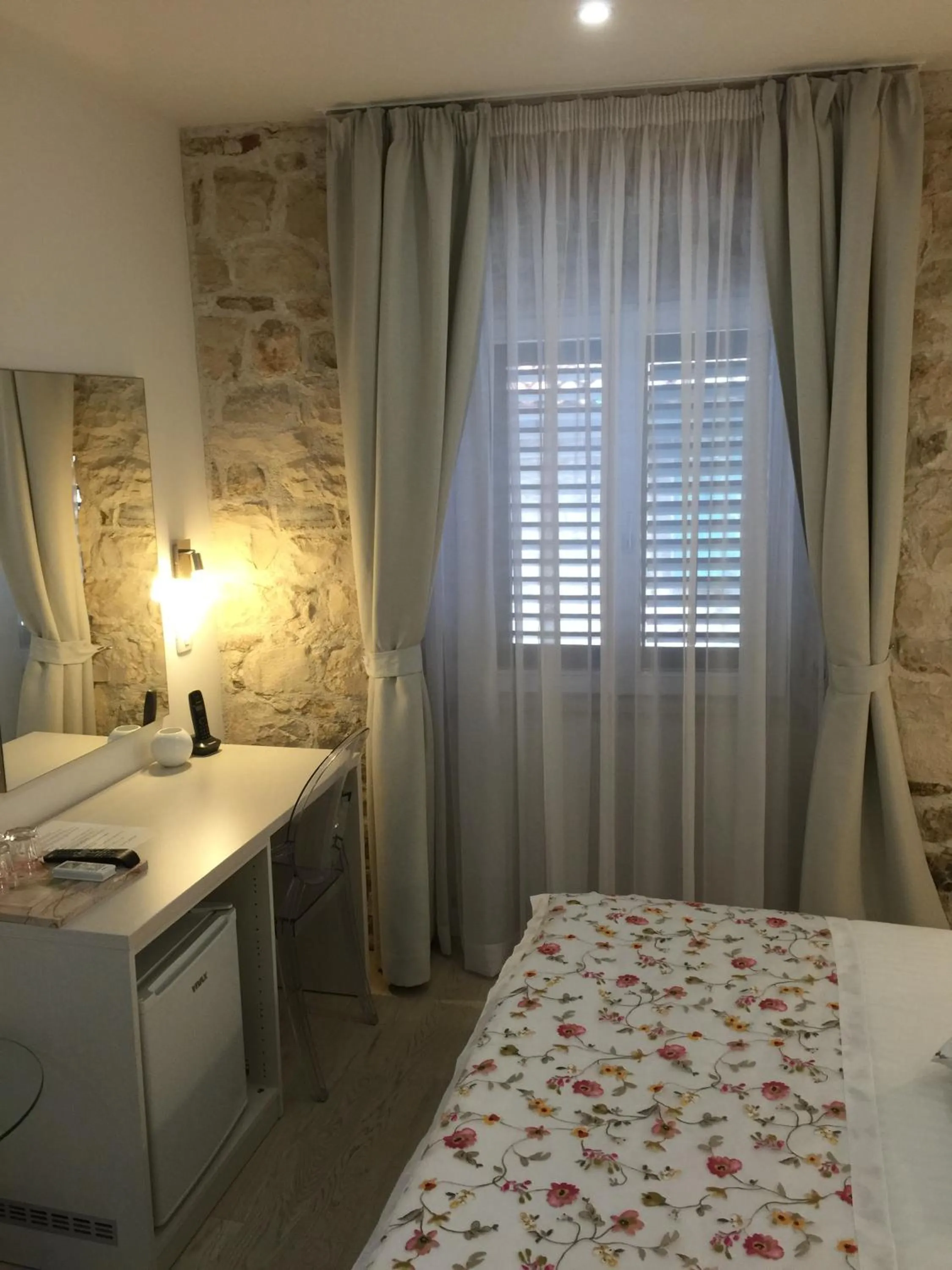 Photo of the whole room, Bed in Palace Tartaglia