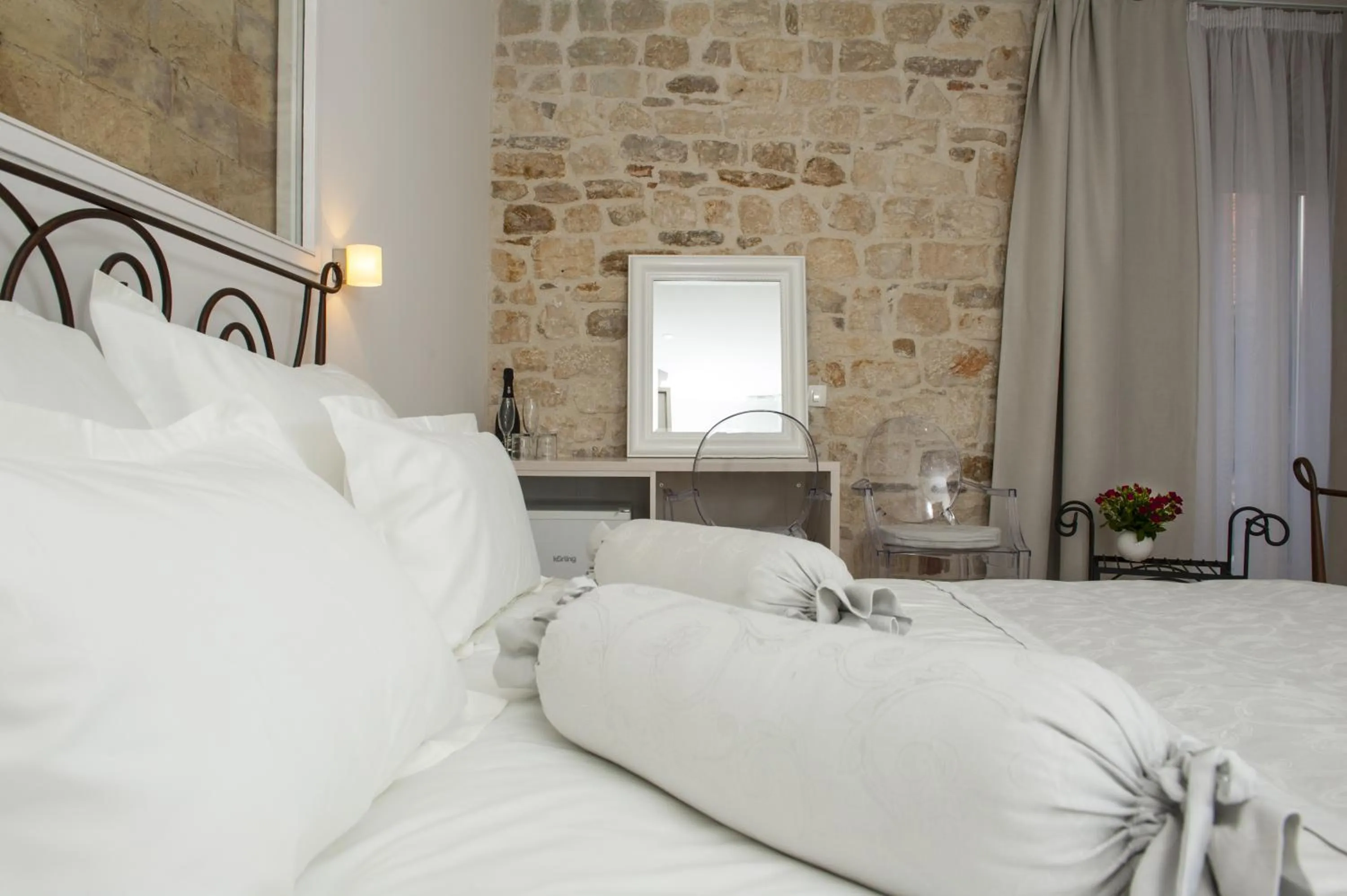 Photo of the whole room, Bed in Palace Tartaglia