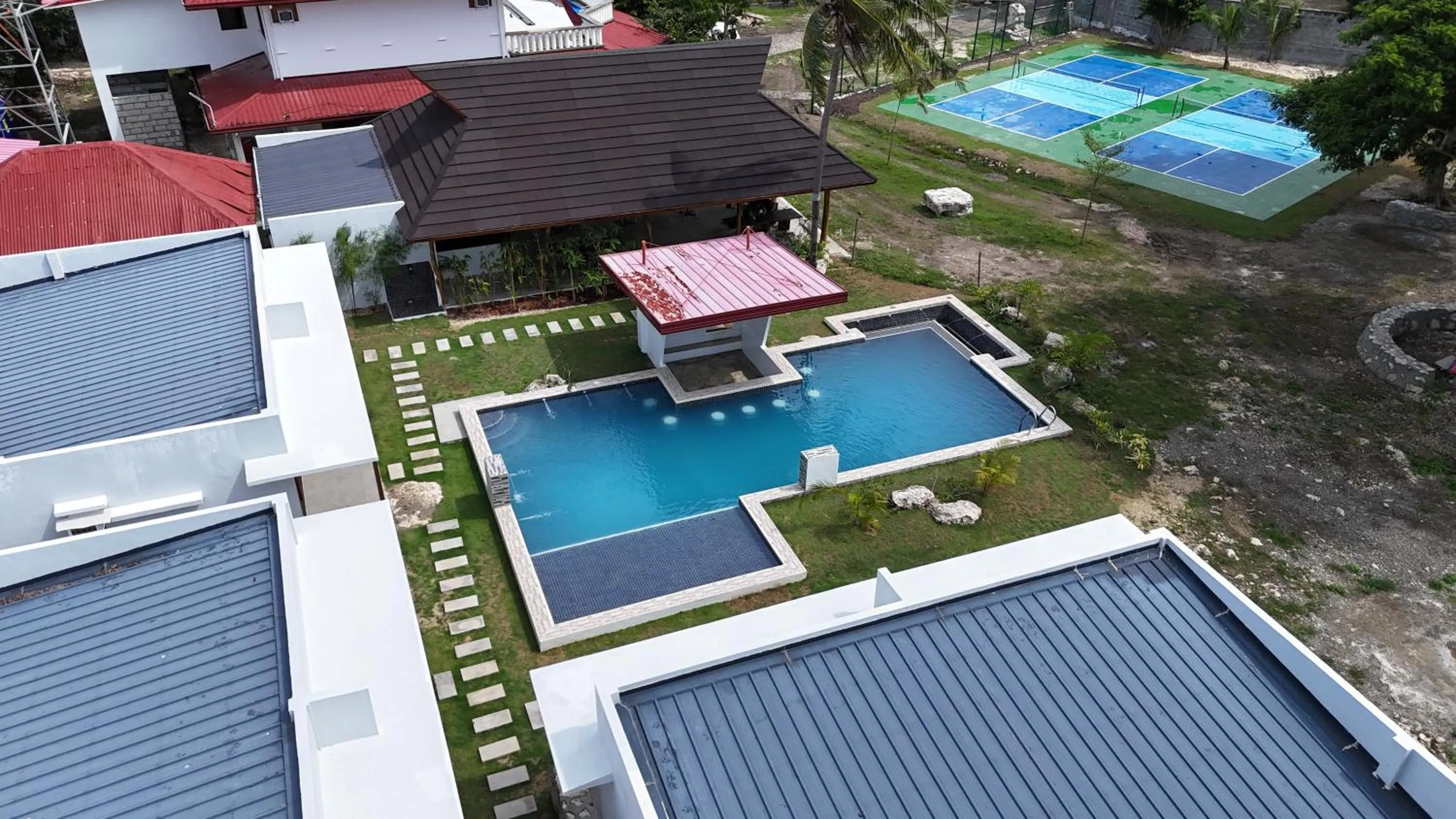 Property building in Bluewaves Hostel & Villa Panagsama by Hiverooms