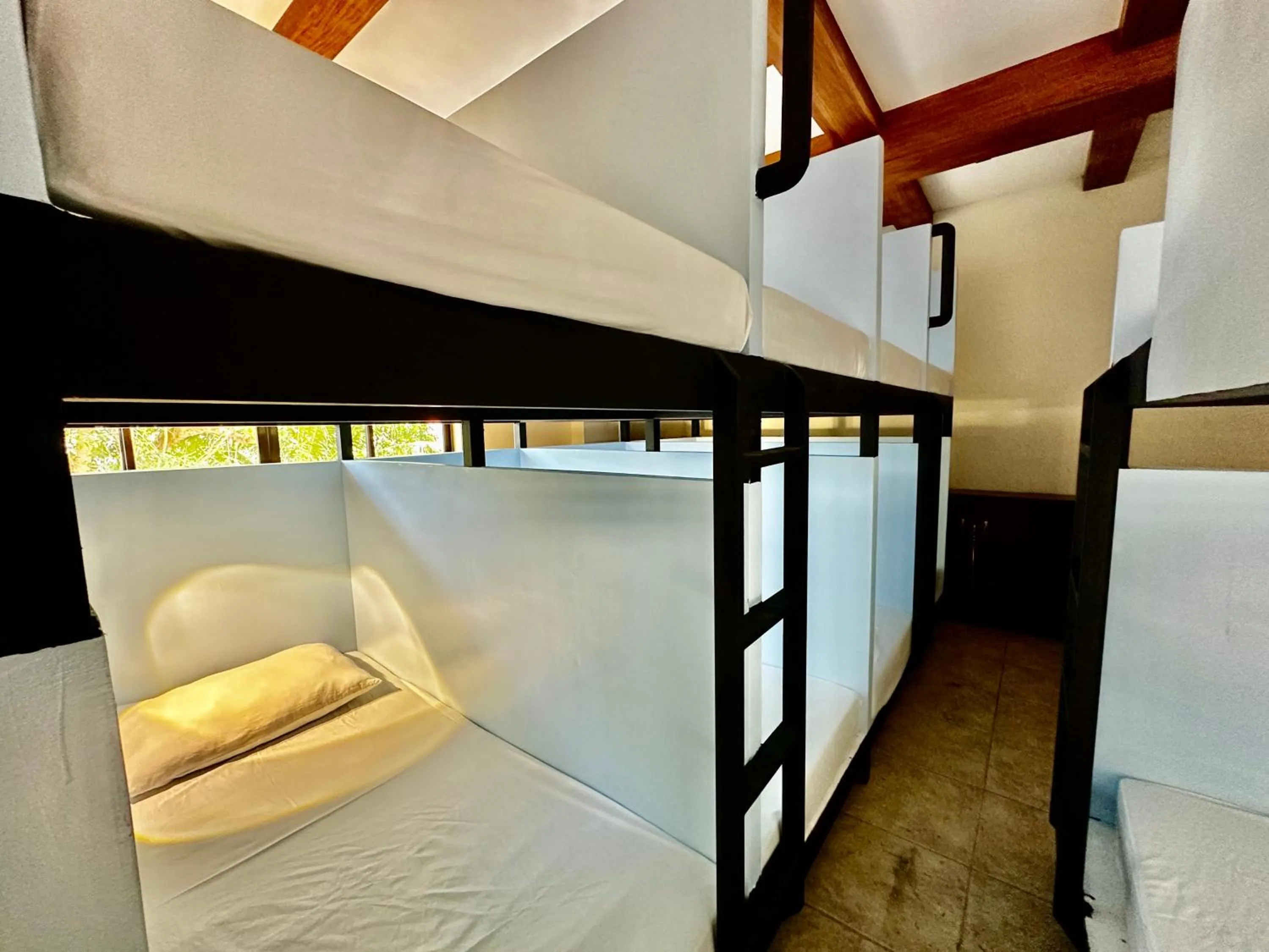 Bed in Bluewaves Hostel & Villa Panagsama by Hiverooms