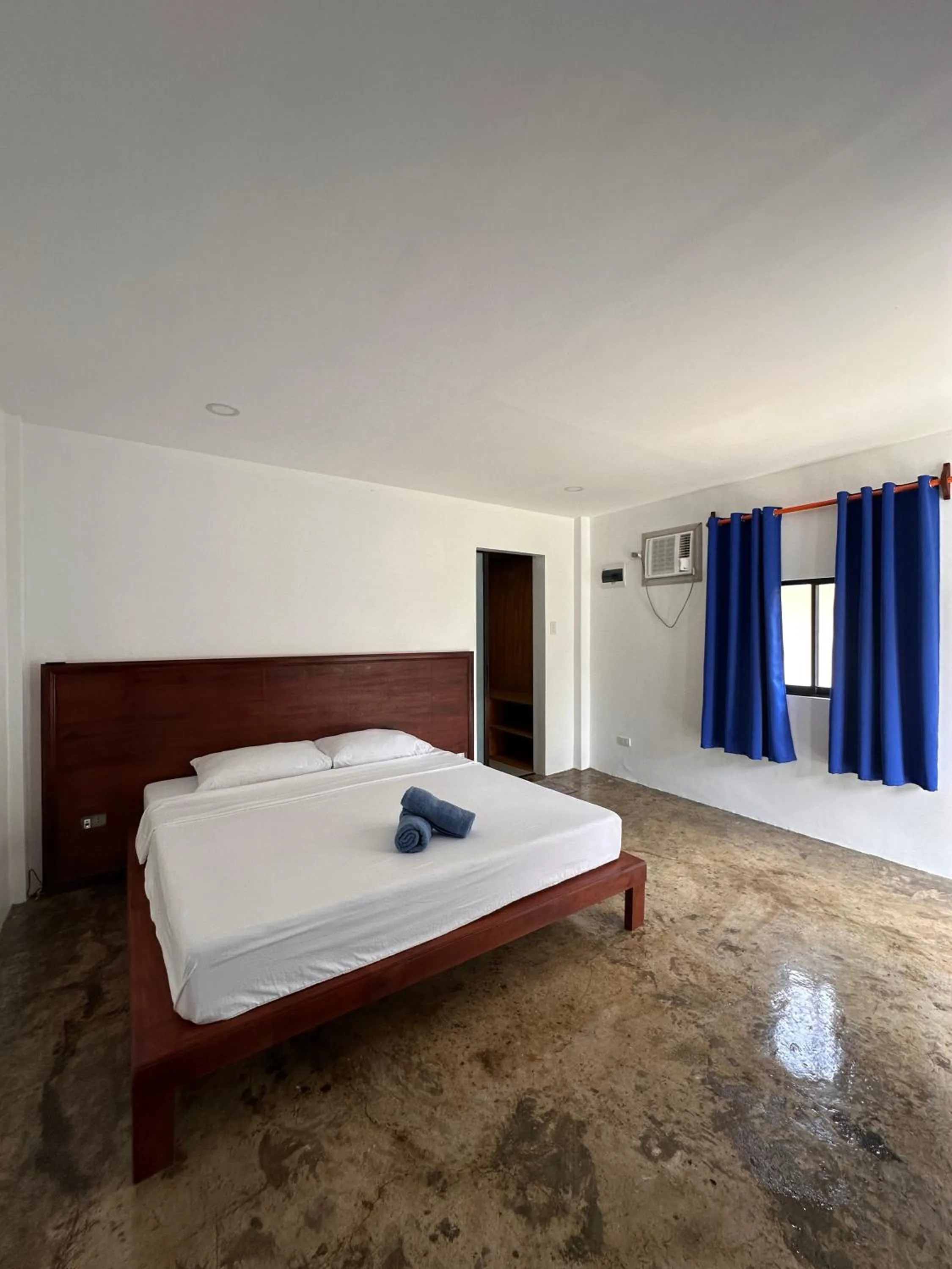Bed in Bluewaves Hostel & Villa Panagsama by Hiverooms