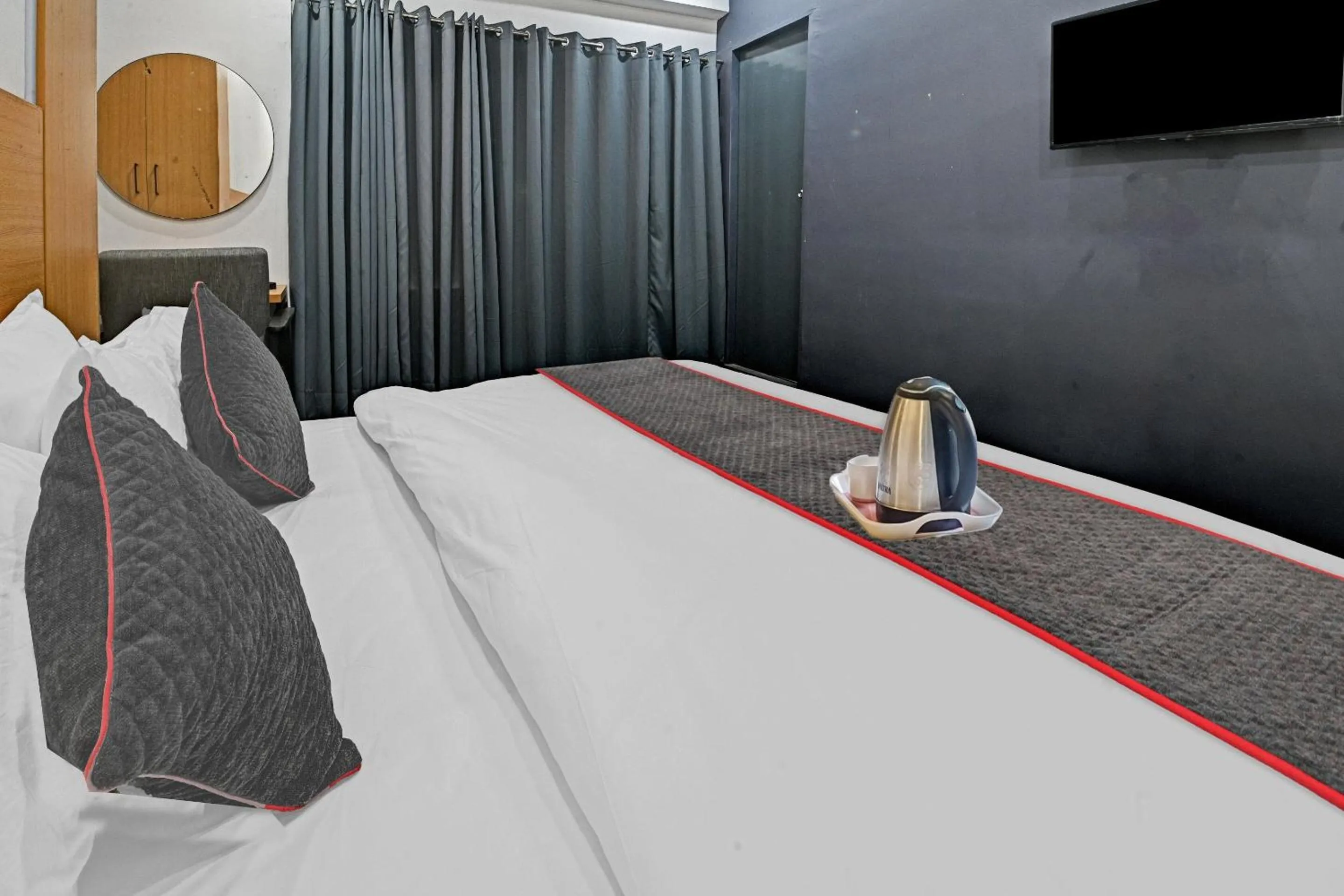 Bedroom, Bed in Townhouse Super- Govind Nagar