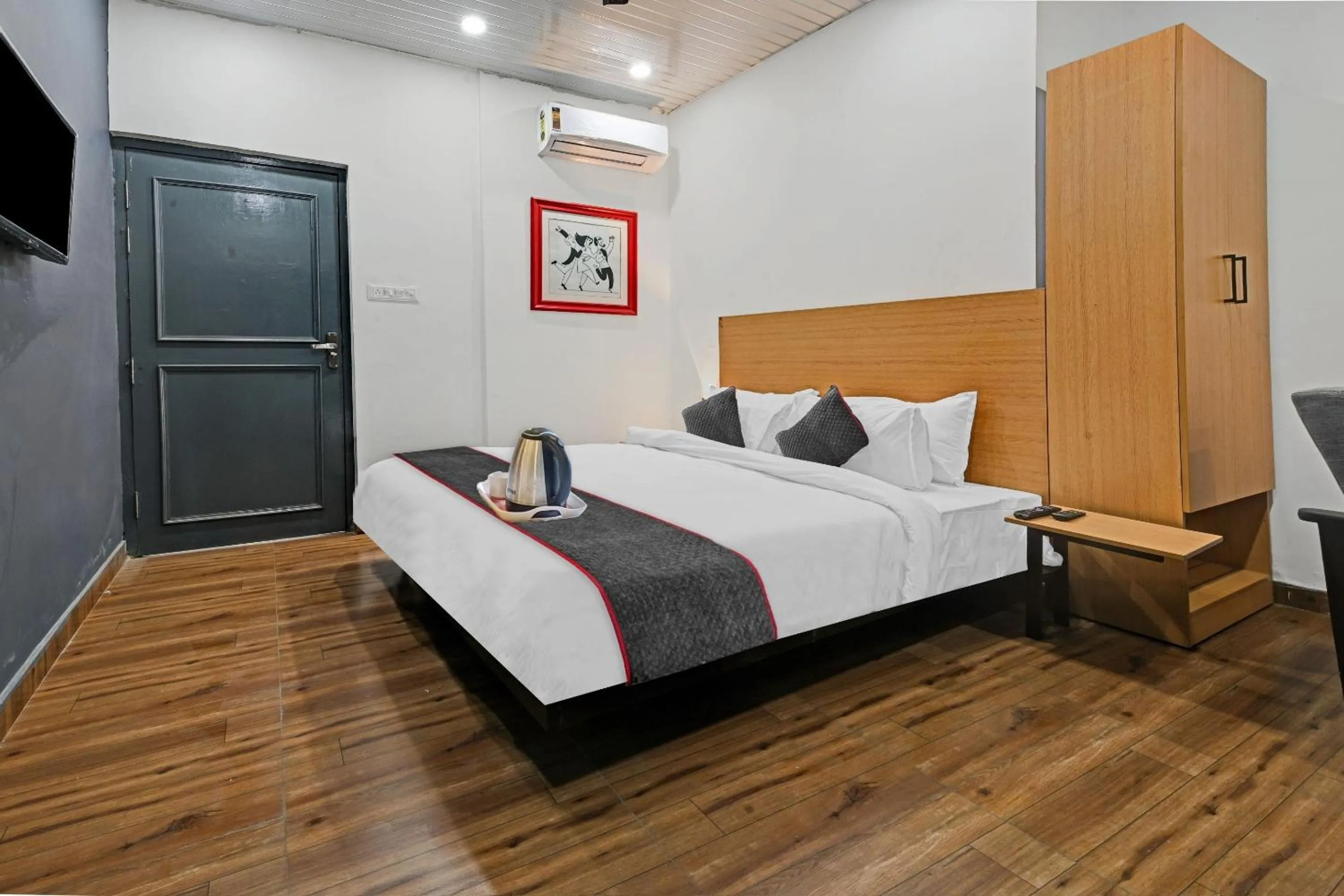 Bedroom, Bed in Townhouse Super- Govind Nagar
