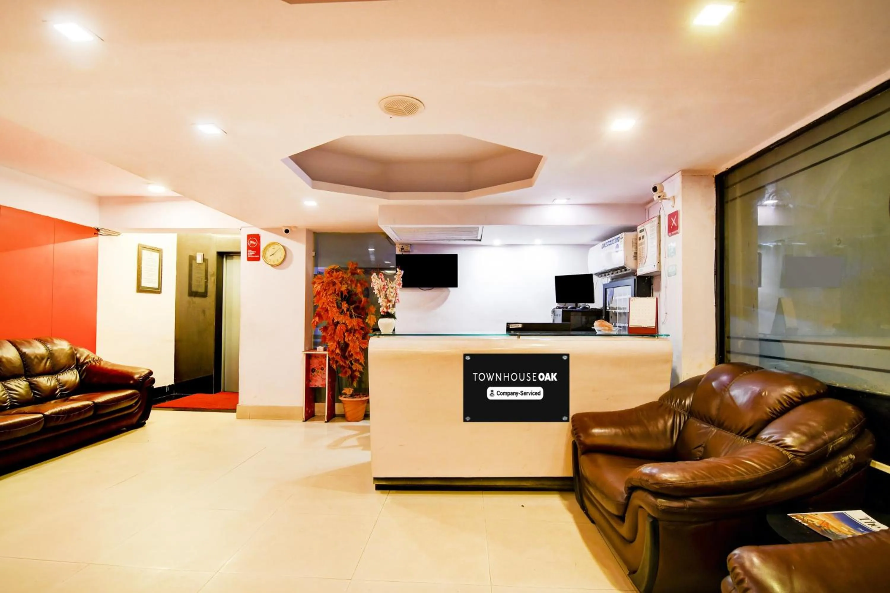 Lobby or reception in Super Townhouse Oak Ballygunge Formerly Hotel Lovelock