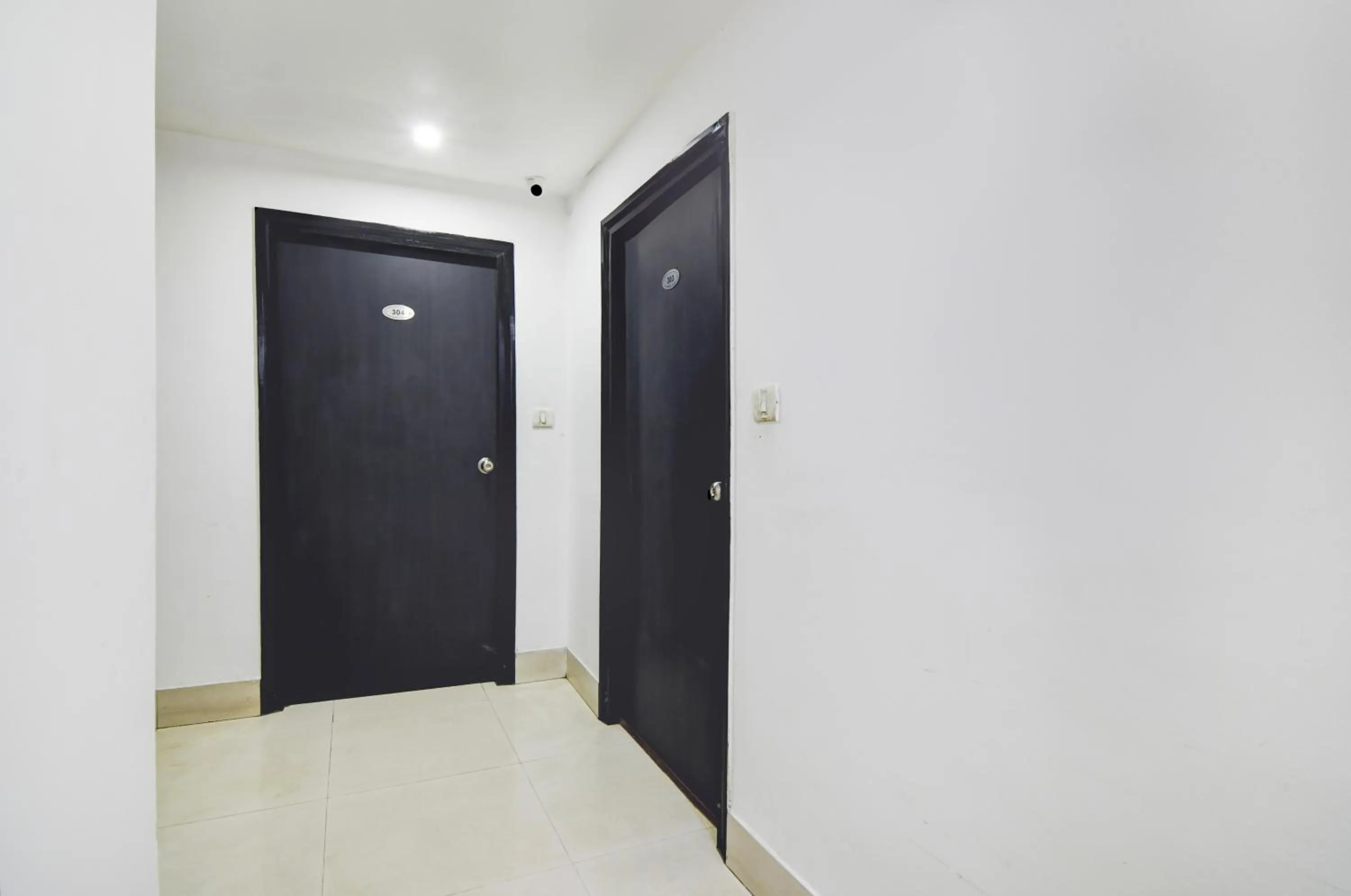 Lobby or reception in Super Townhouse Oak Ballygunge Formerly Hotel Lovelock