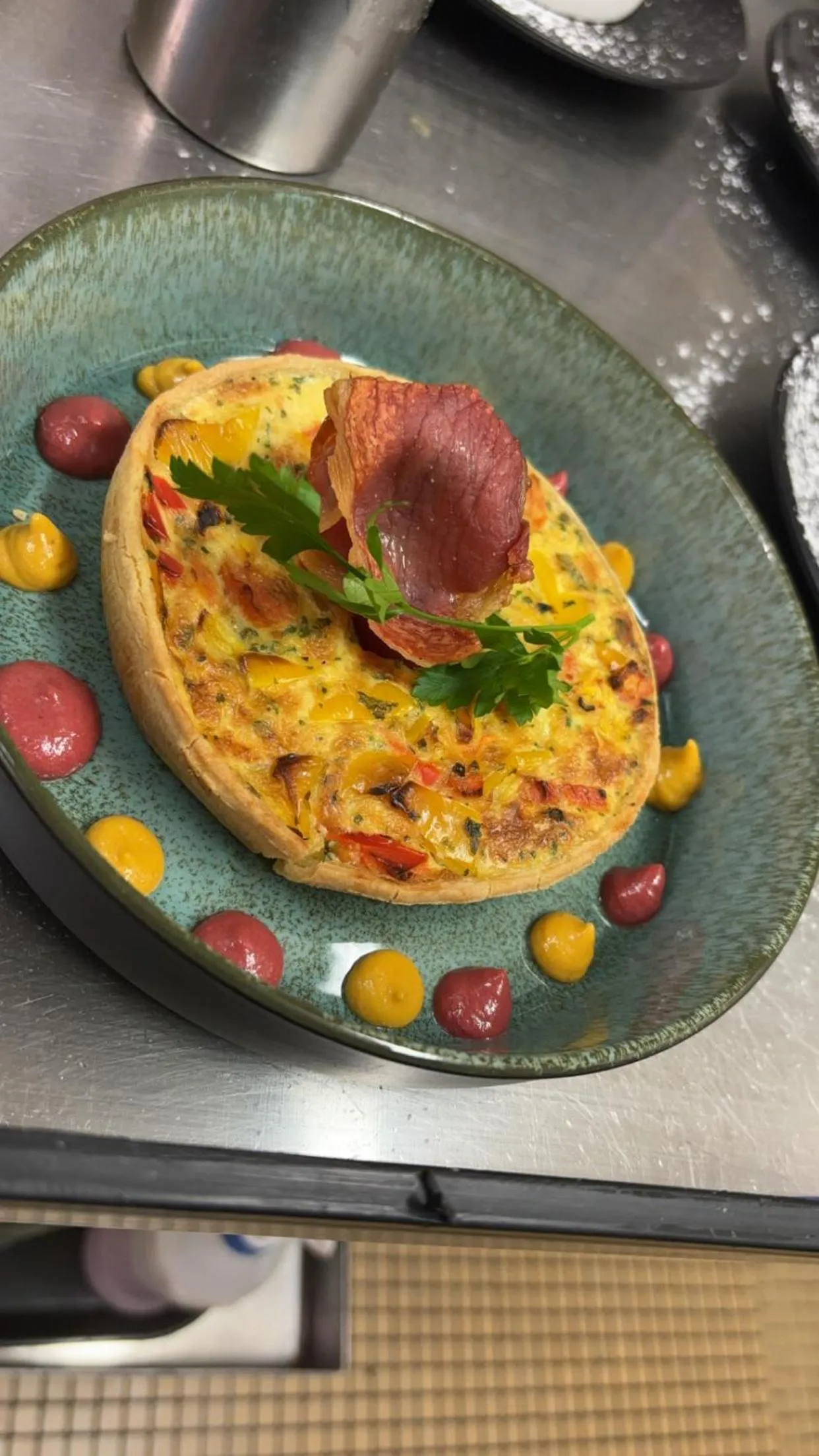 Restaurant/places to eat in ibis Cambrai